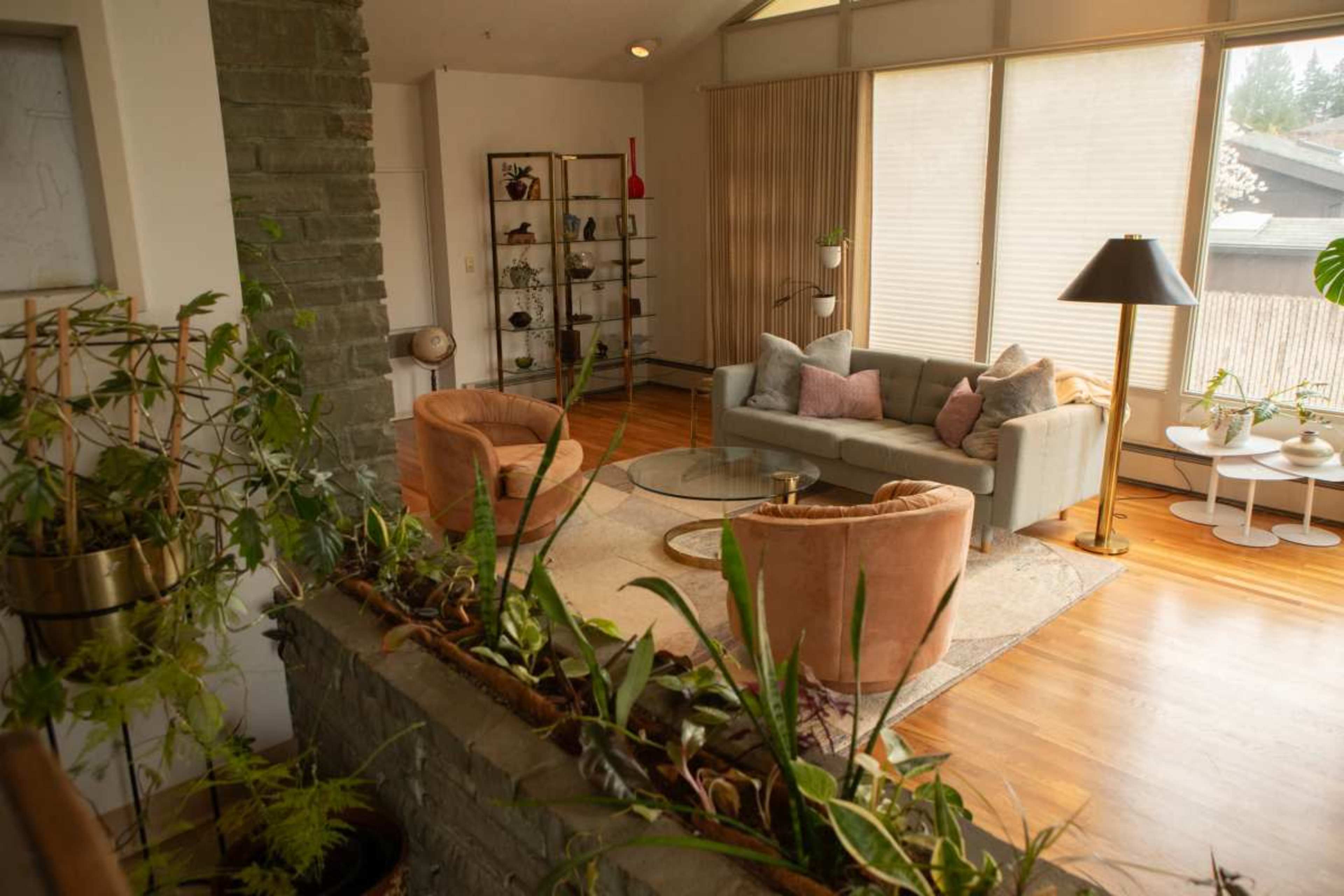 Mid Century Party Palace & Pool in SE PDX Image in Southeast Portland, Portland, OR