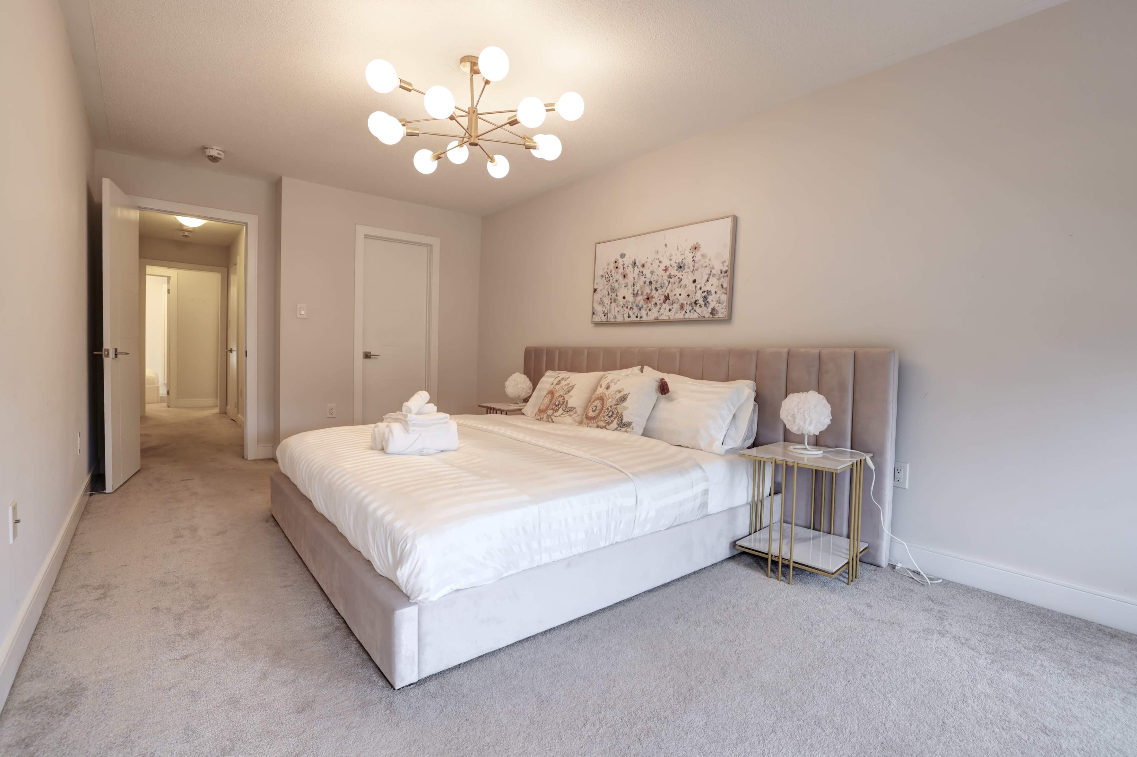 Luxurious Port Credit |Filming, Brand Shoots & Photoshoot Image in Lakeview, Mississauga, ON