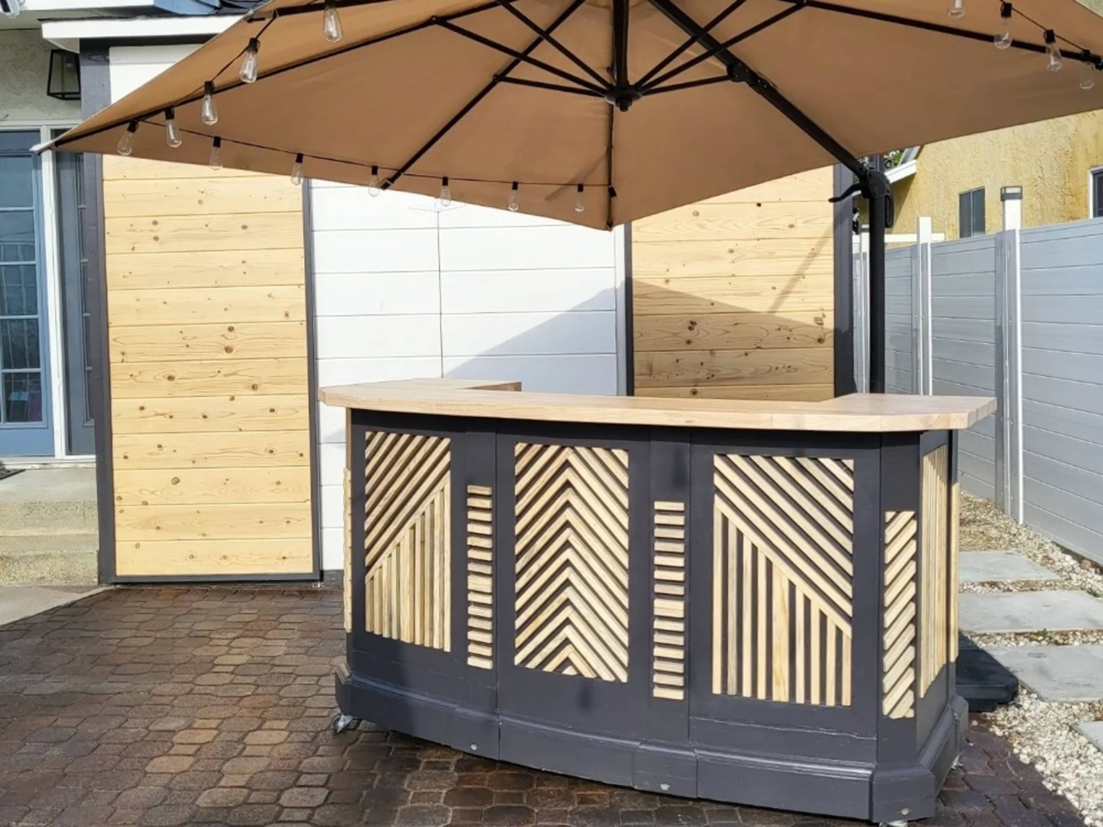 Serving bar, umbrella and display 3-tier table
