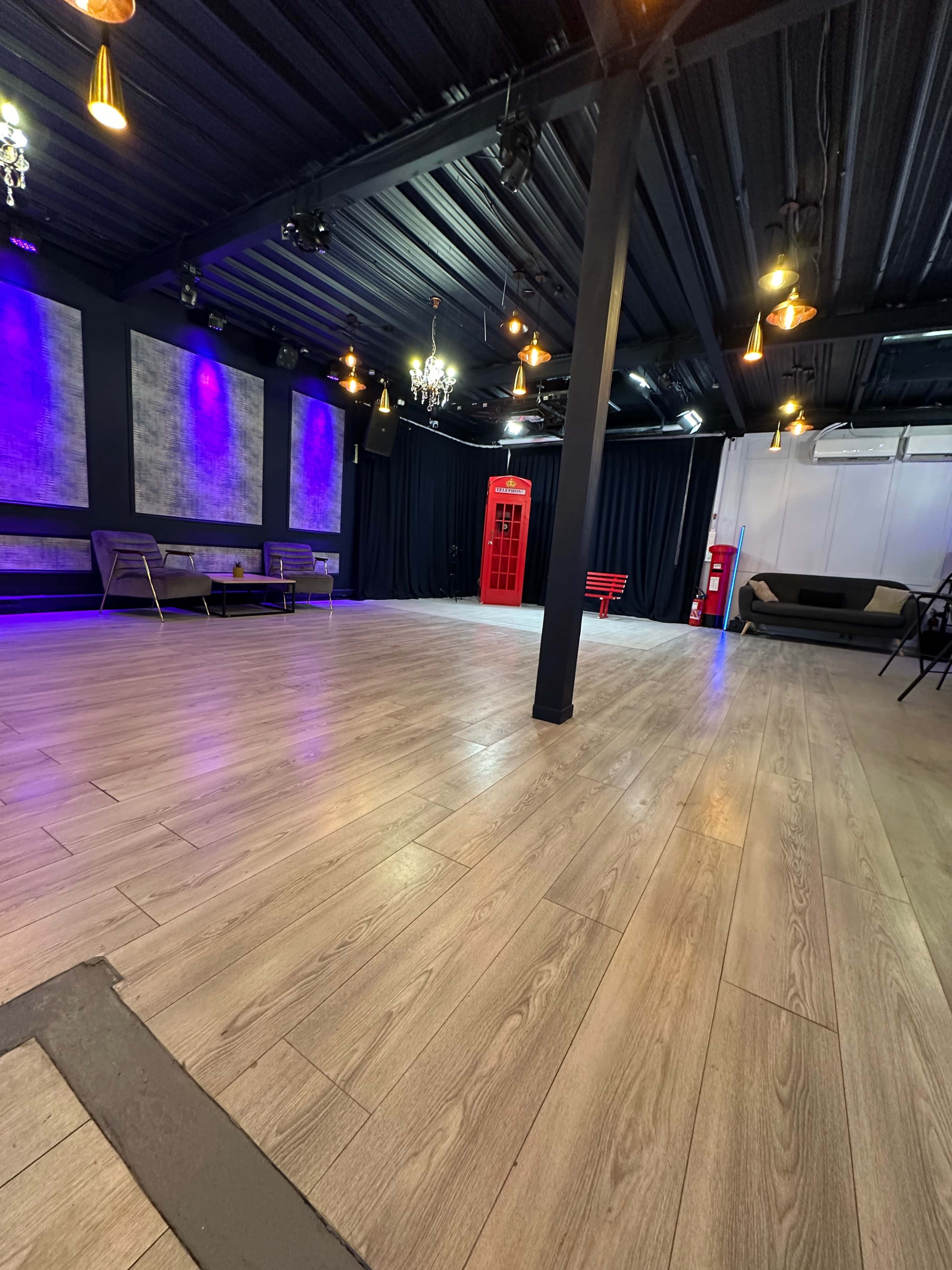 Salle de Fête Ultra Équipée – Style Industriel Chic – Entièrement Rénovée 🖤 Image in , Alfortville