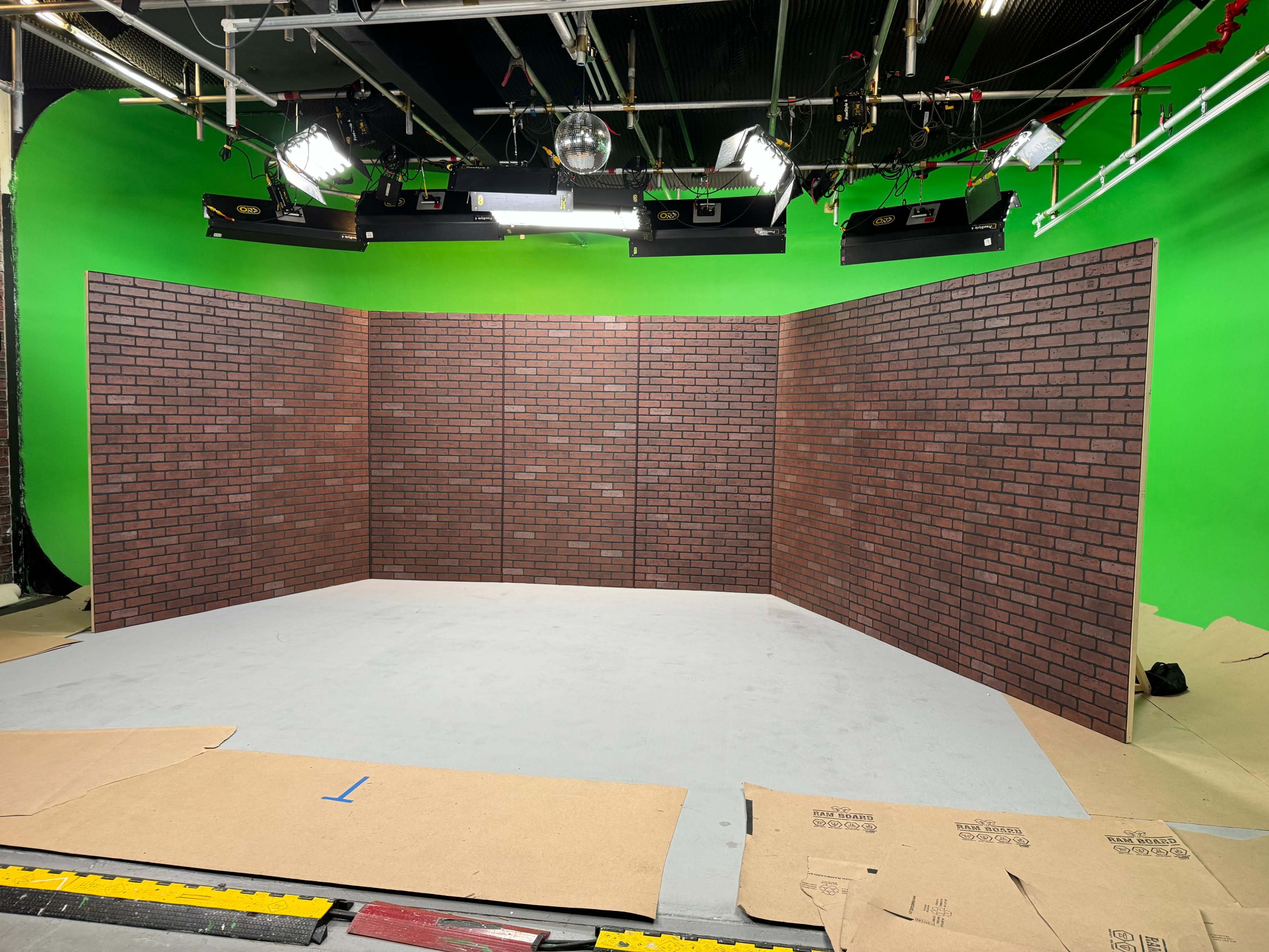 CREATOR & INFLUENCER MULTI-LOCATION STUDIO Image in Burbank, Burbank, CA