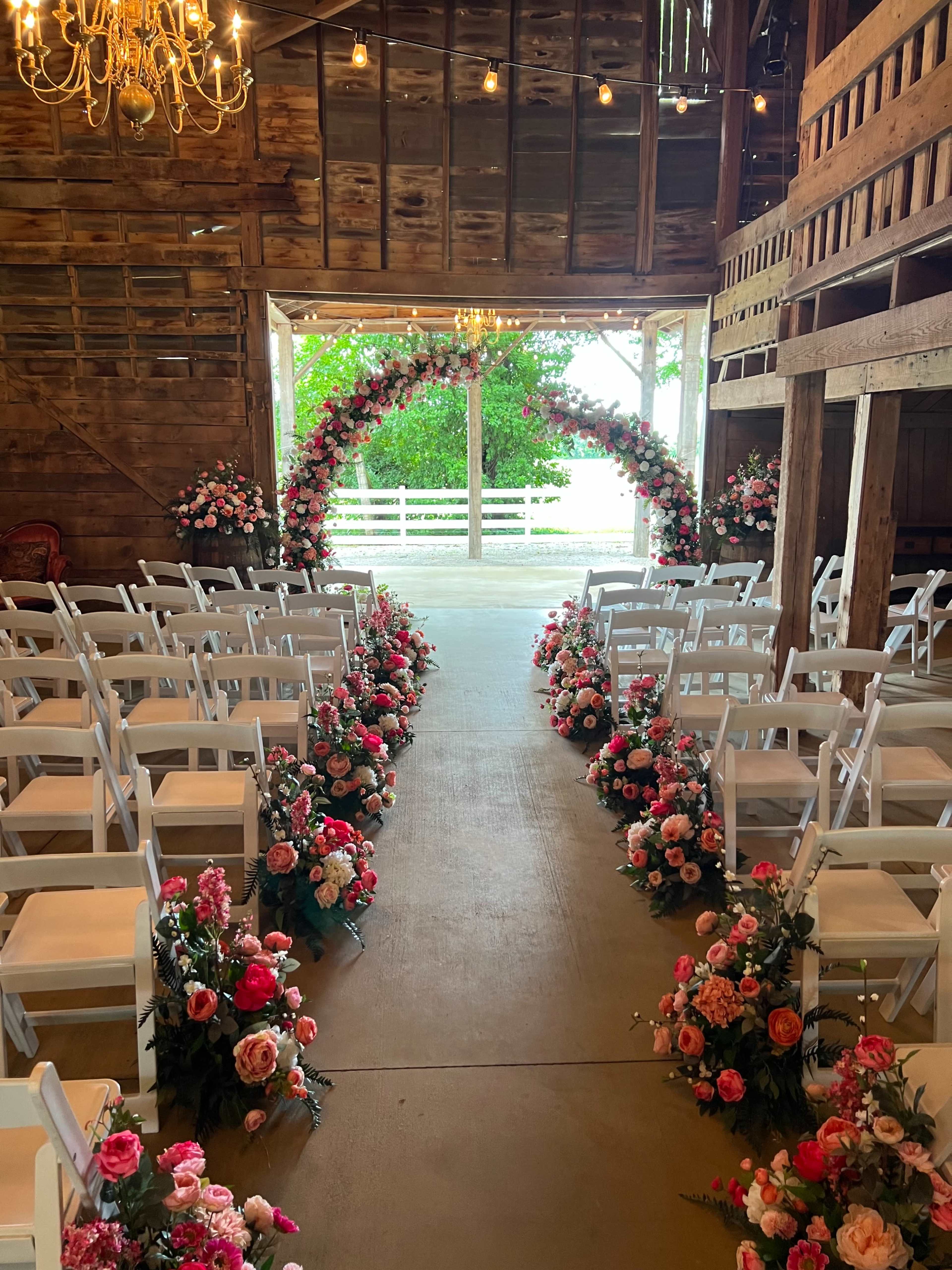 Historic Barn on a Farm in Kentucky Image in , Bowling Green, KY