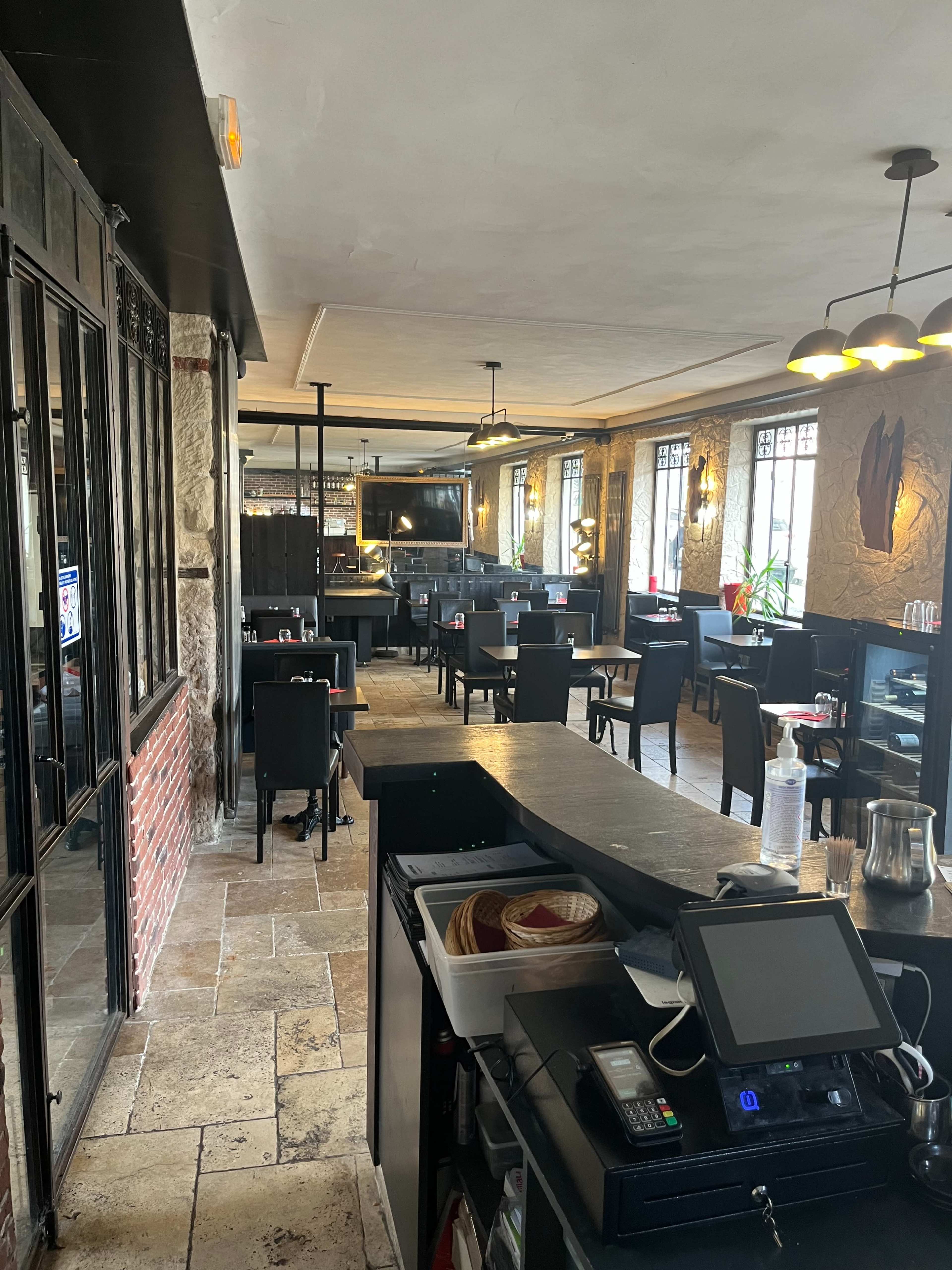 Salle de réception avec verrière et cour intérieur Image in , Saint leu la forêt