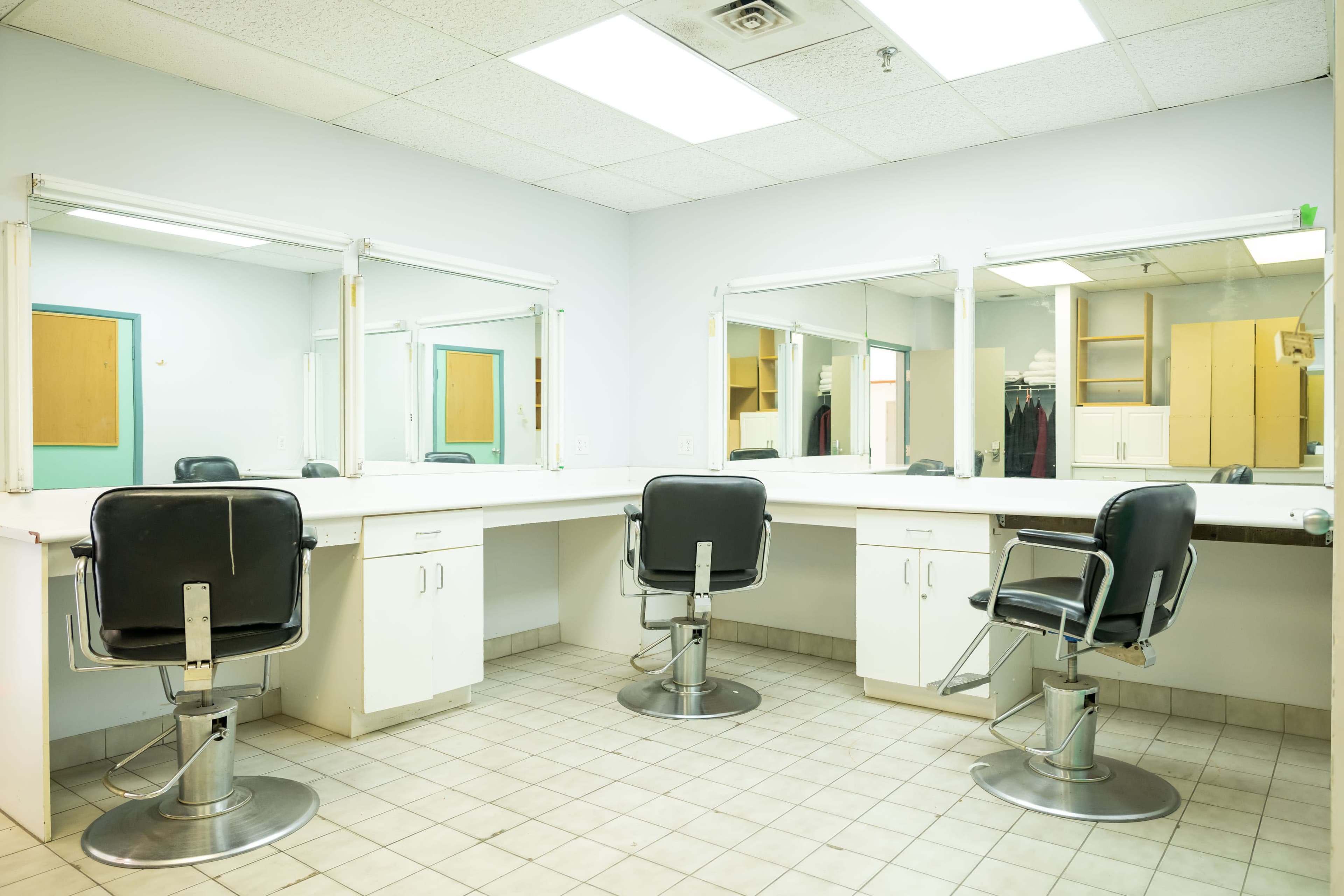12,000 sq ft clear span studio space in Toronto Image in Clairlea, Toronto, ON