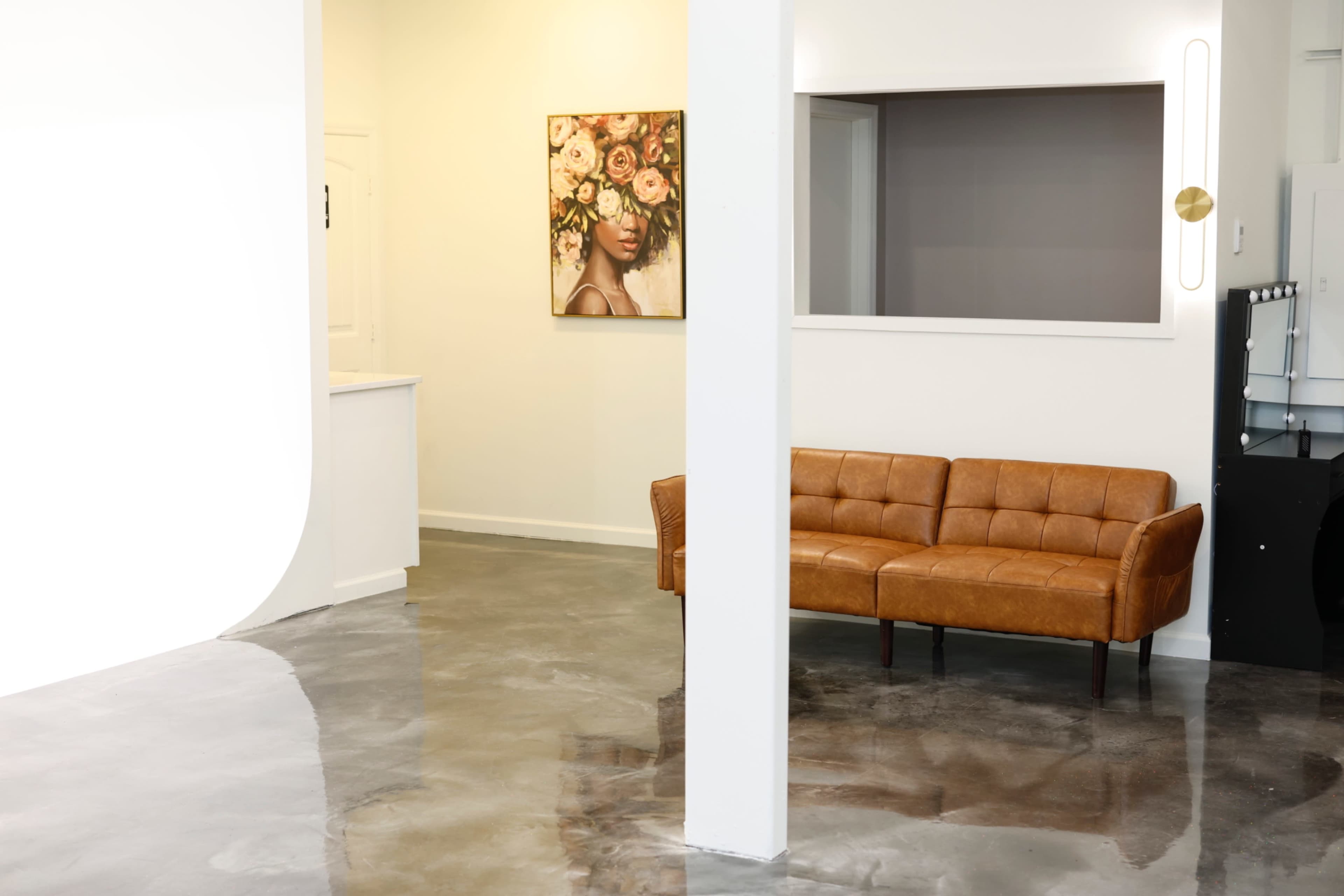 Moda studio: Luxury photo studio in downtown nashville Image in Jones/Buena Vista, Nashville, TN