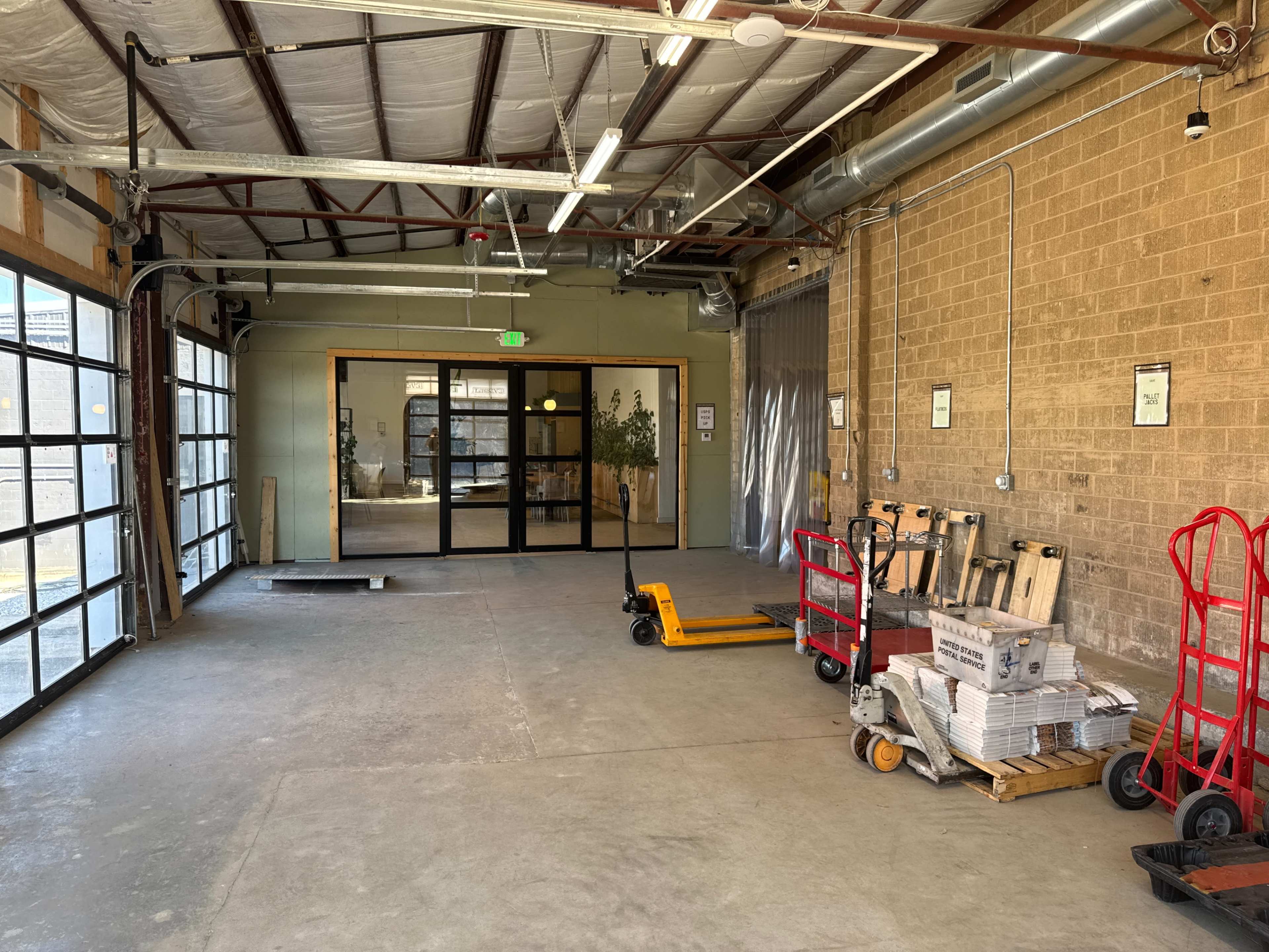 XL Warehouse Showroom for Product Launches, Pop-Ups & Creative Commercial Events Image in Rogers, Rogers, AR