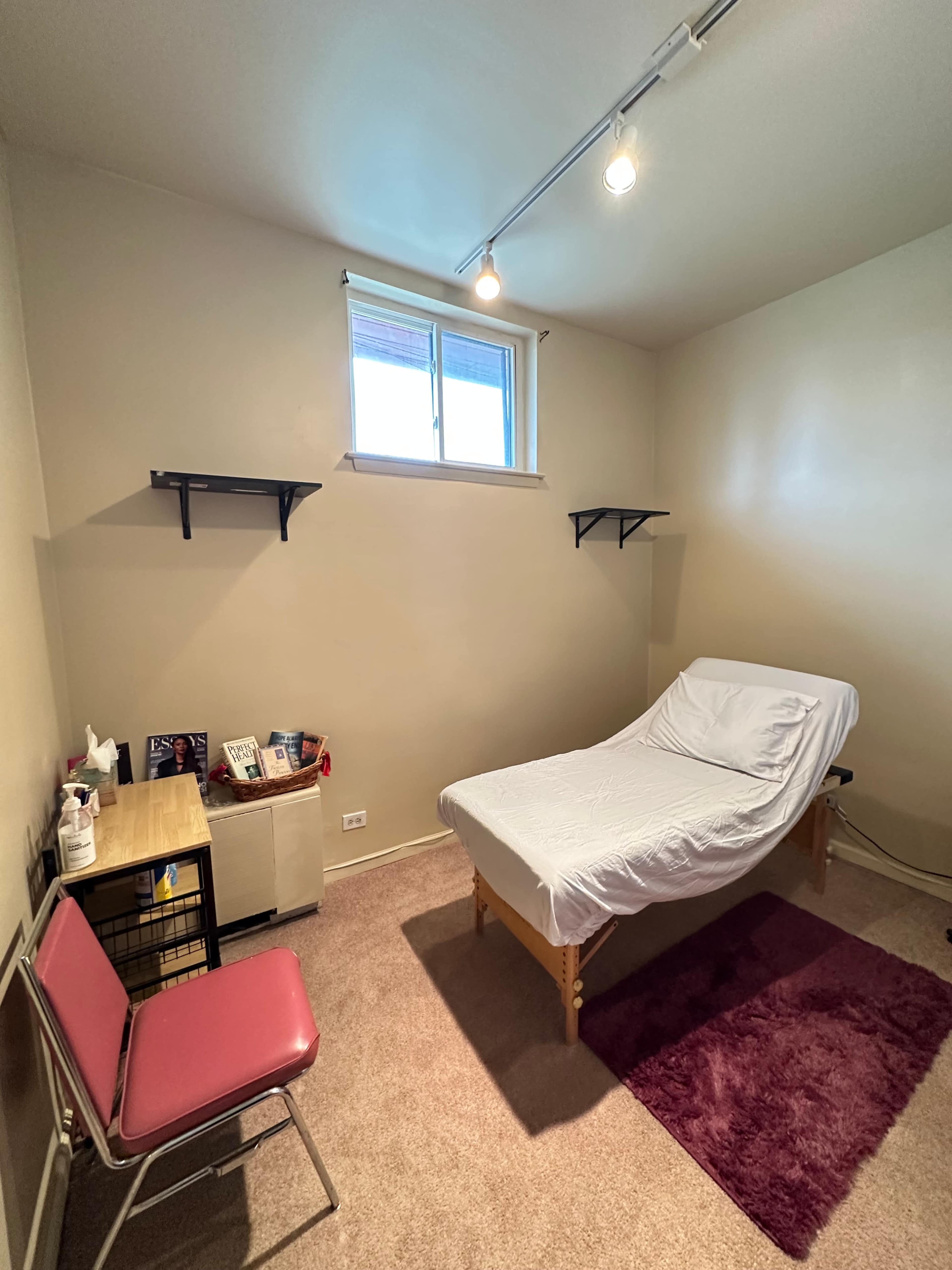 Modern South Side Chicago Studio for Beauty and Wellness Professionals Image in Avalon Park, Chicago, IL