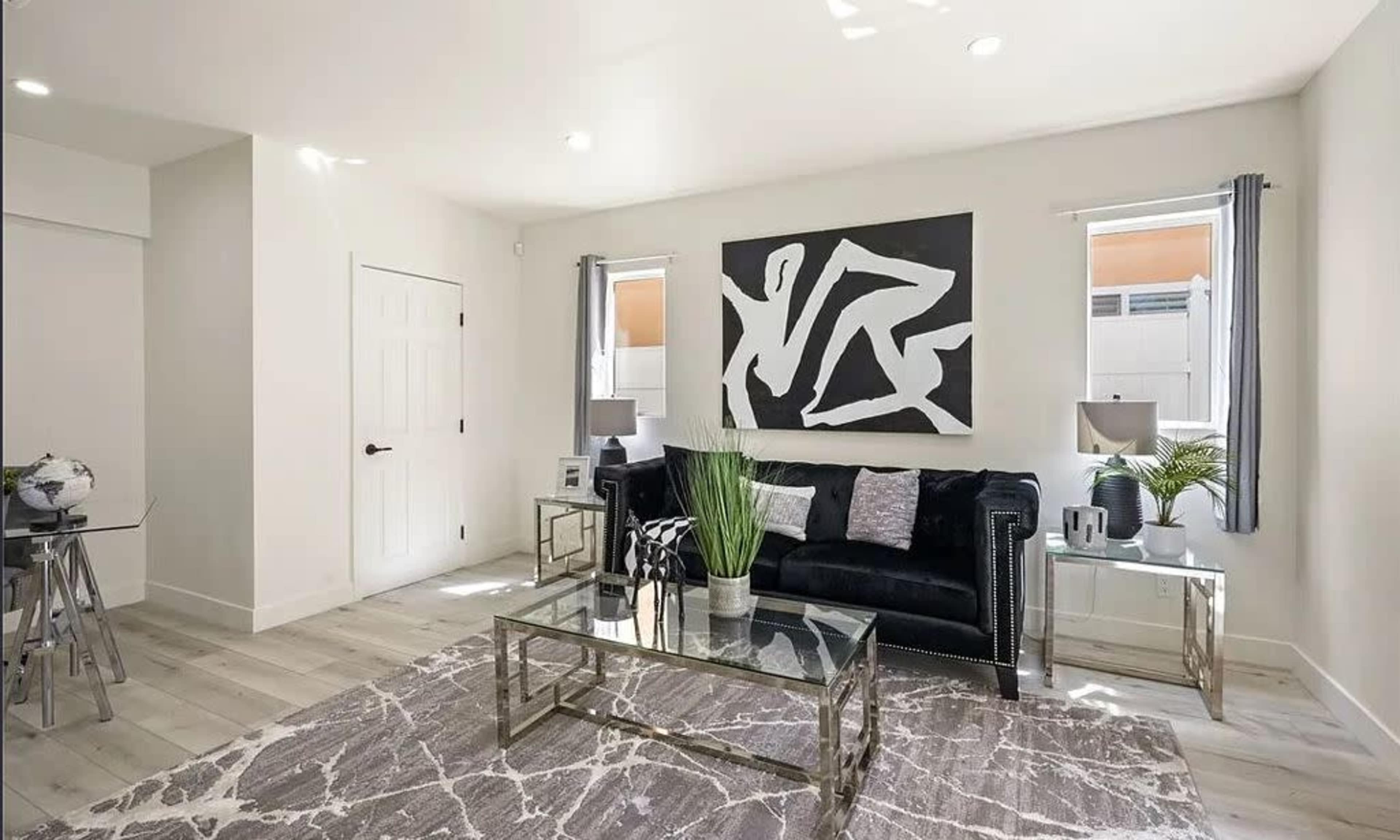 BRIGHT MINIMAL OASIS: WHITE WALLS, MODERN FLOW Image in Tarzana, Los Angeles, CA