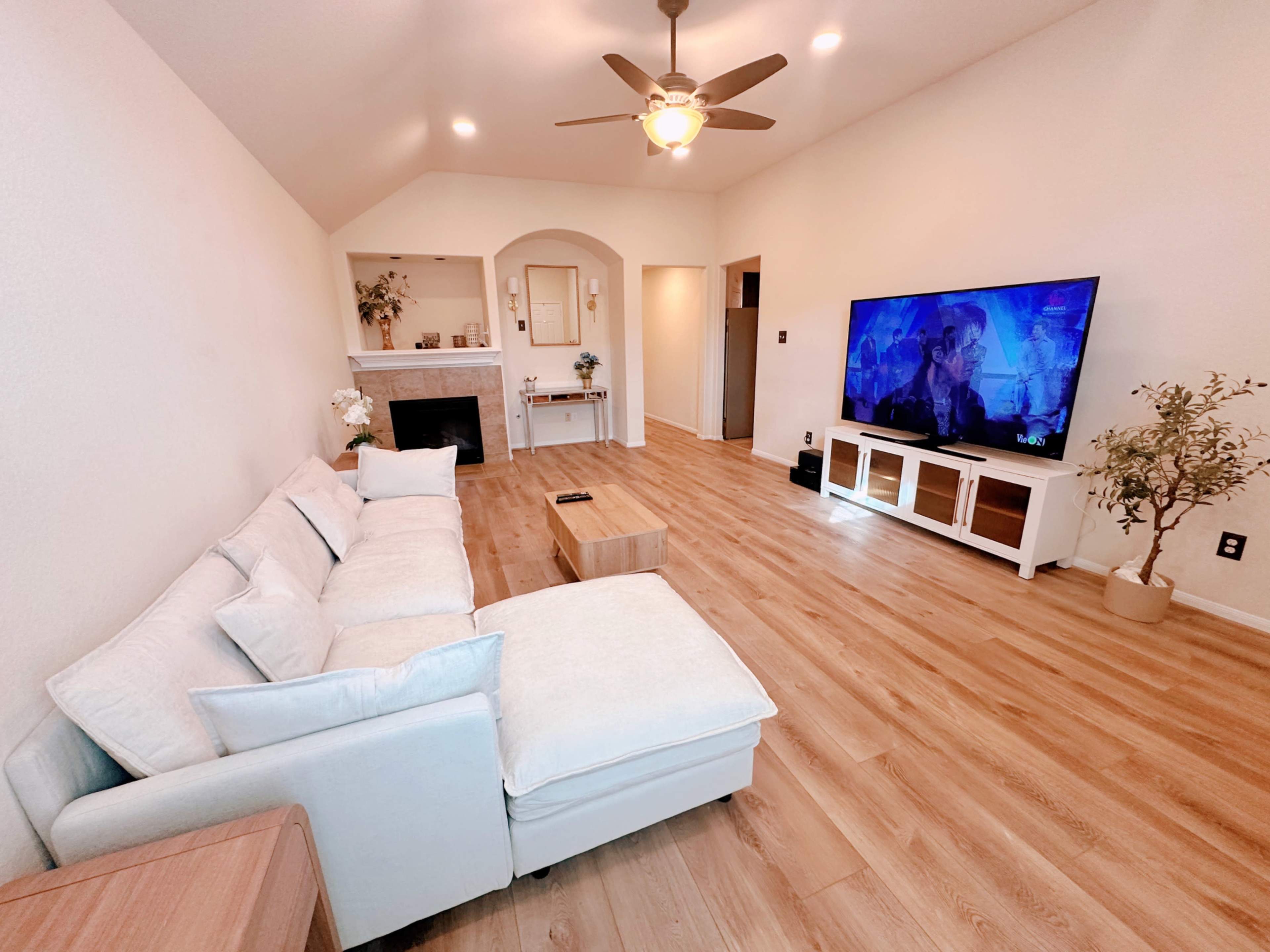 Clean, Stylish Home | Family Gatherings & Celebrations Image in Cypress, Cypress, TX