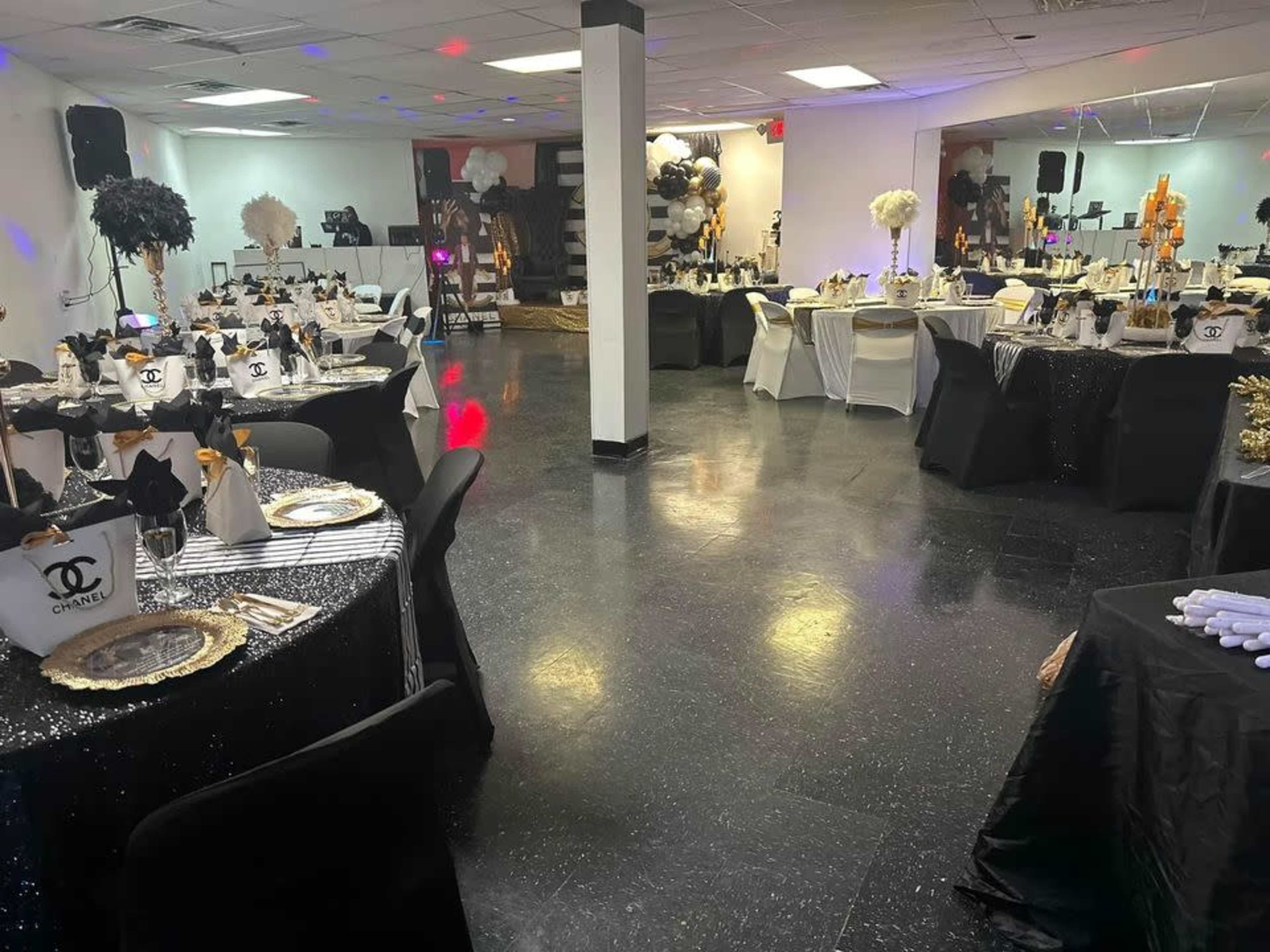 Versatile Petite Space for Workshops, Celebrations & Photoshoots for Up to 60 Guests Image in East Arlington, Arlington, TX