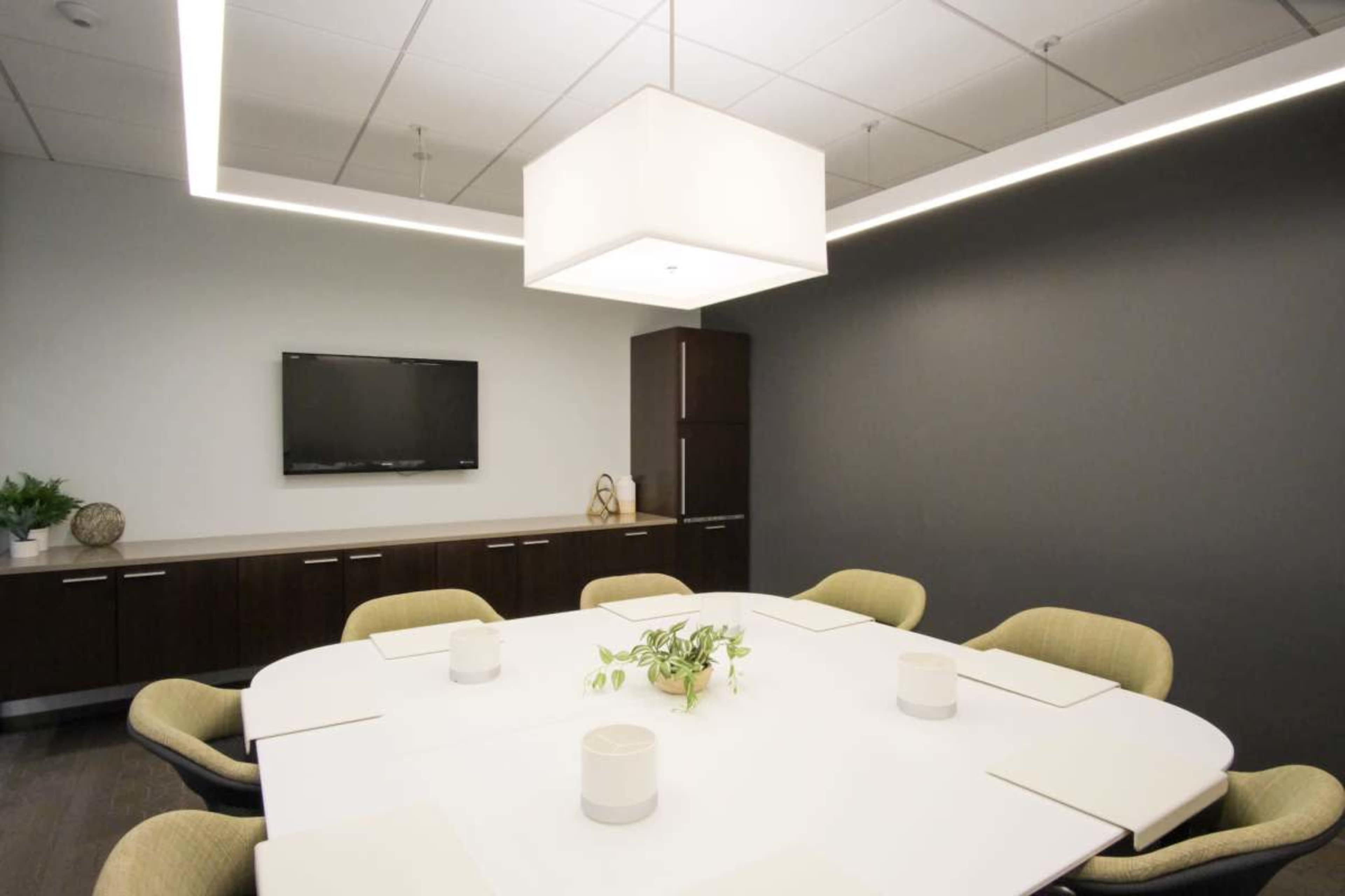 Executive Huddle Room Image in Schaumburg Township, Schaumburg, IL