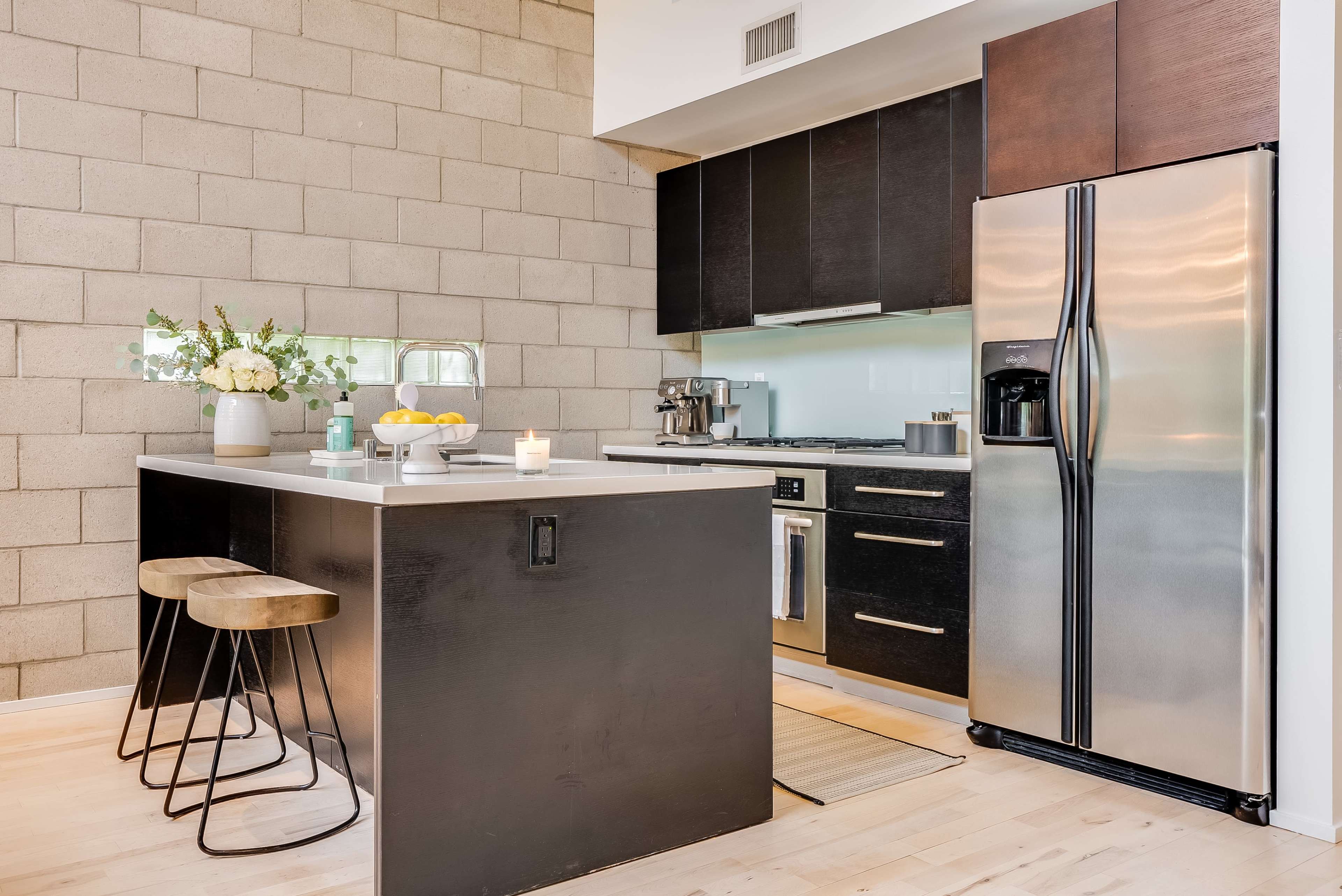 Luxurious 3-Bedroom Loft at the Entrance to Universal Studios Image in Studio City, Los Angeles, CA