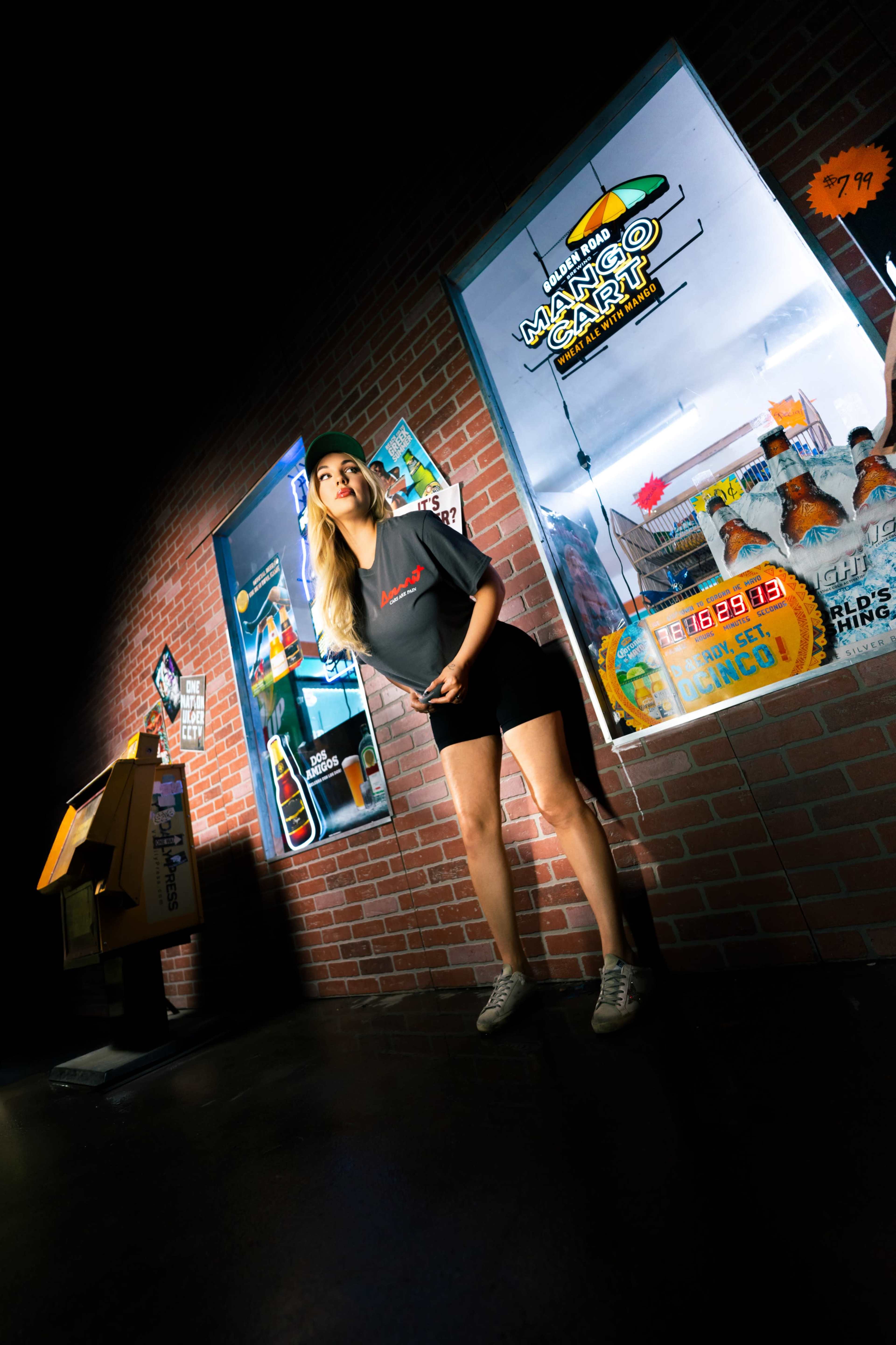 Small Studios　スモールスタジオ　Page One Pub Studio For Rent | Space One2One Photography Studio