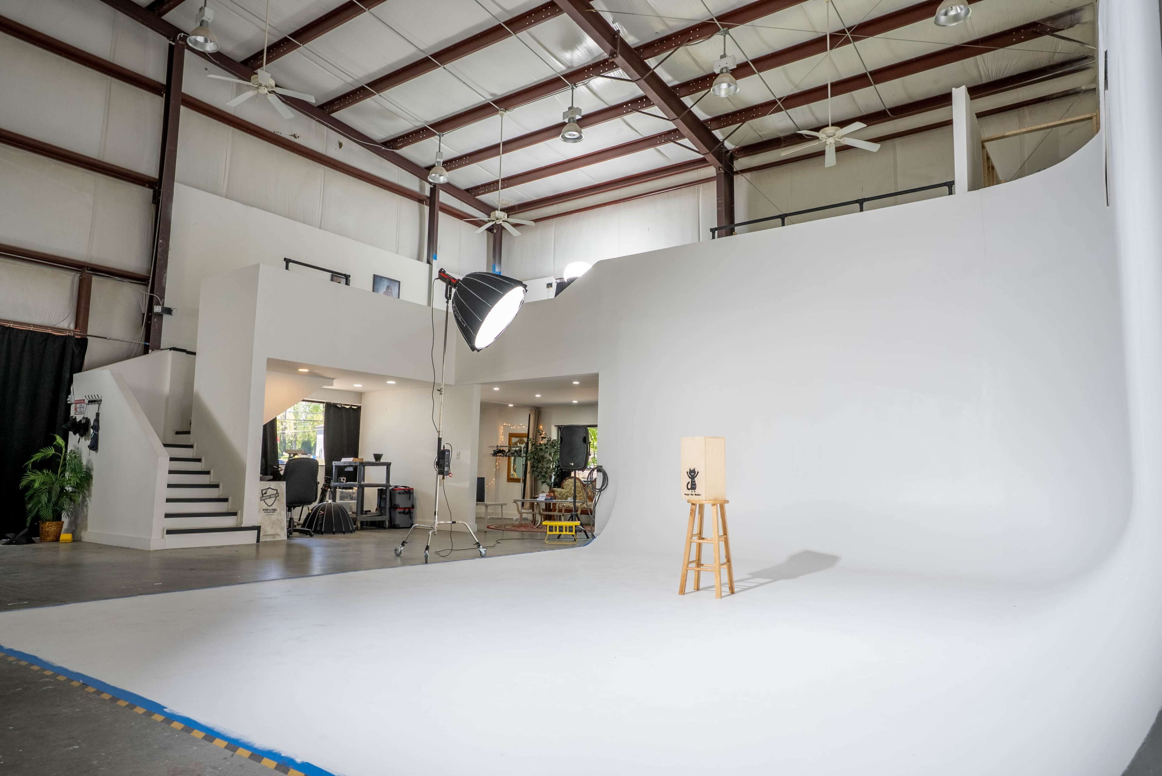 Huge 4000 sqft Warehouse Studio with Cyclorama, High Ceilings, Lounge,  Drive In Garage, Upper Level Cyc Overlook, 4 Acre Outdoor Backlot Image in Mableton, Mableton, GA