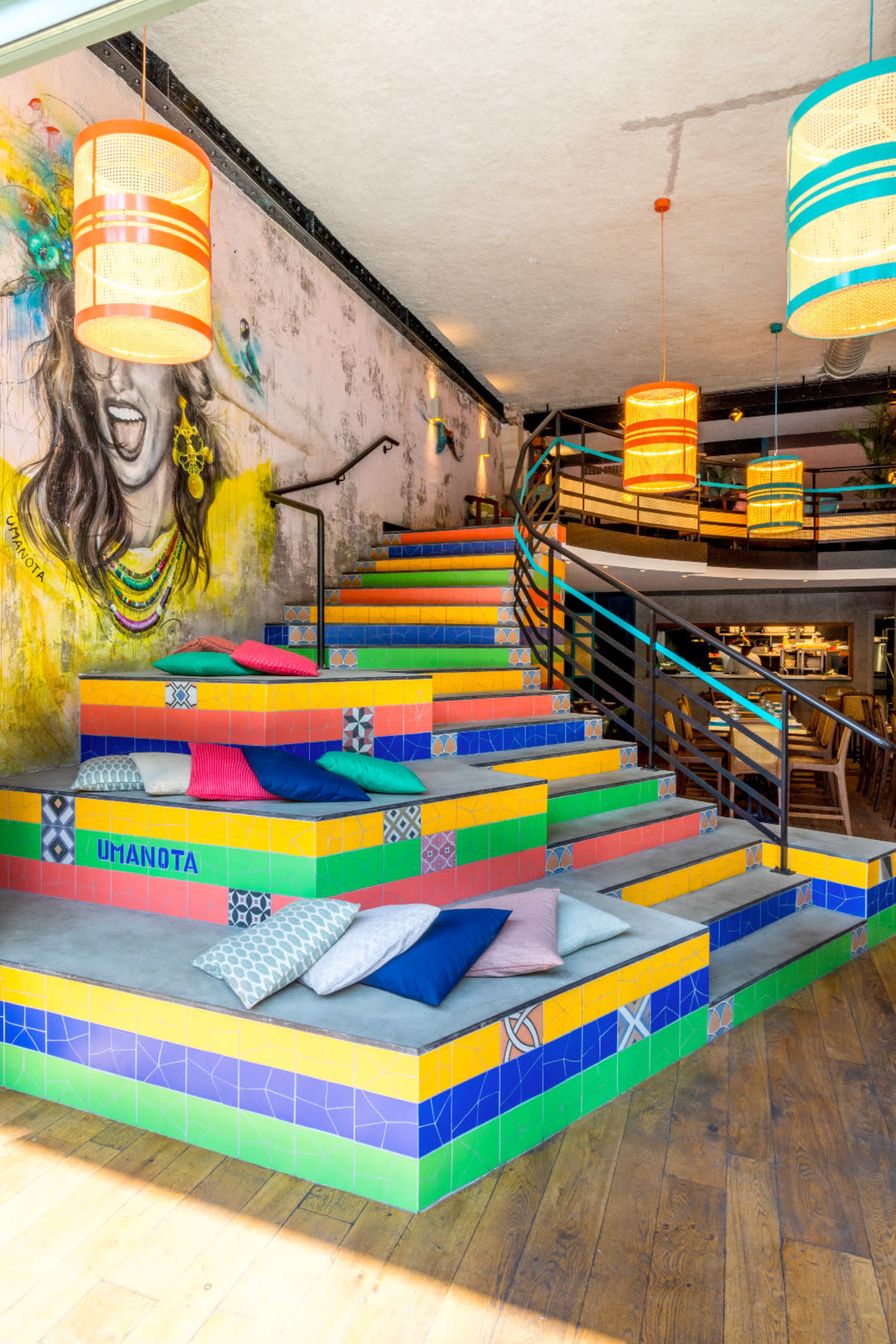 Lively Street-Level Space with Artistic Decor in the Marais Image in Sentier, Paris