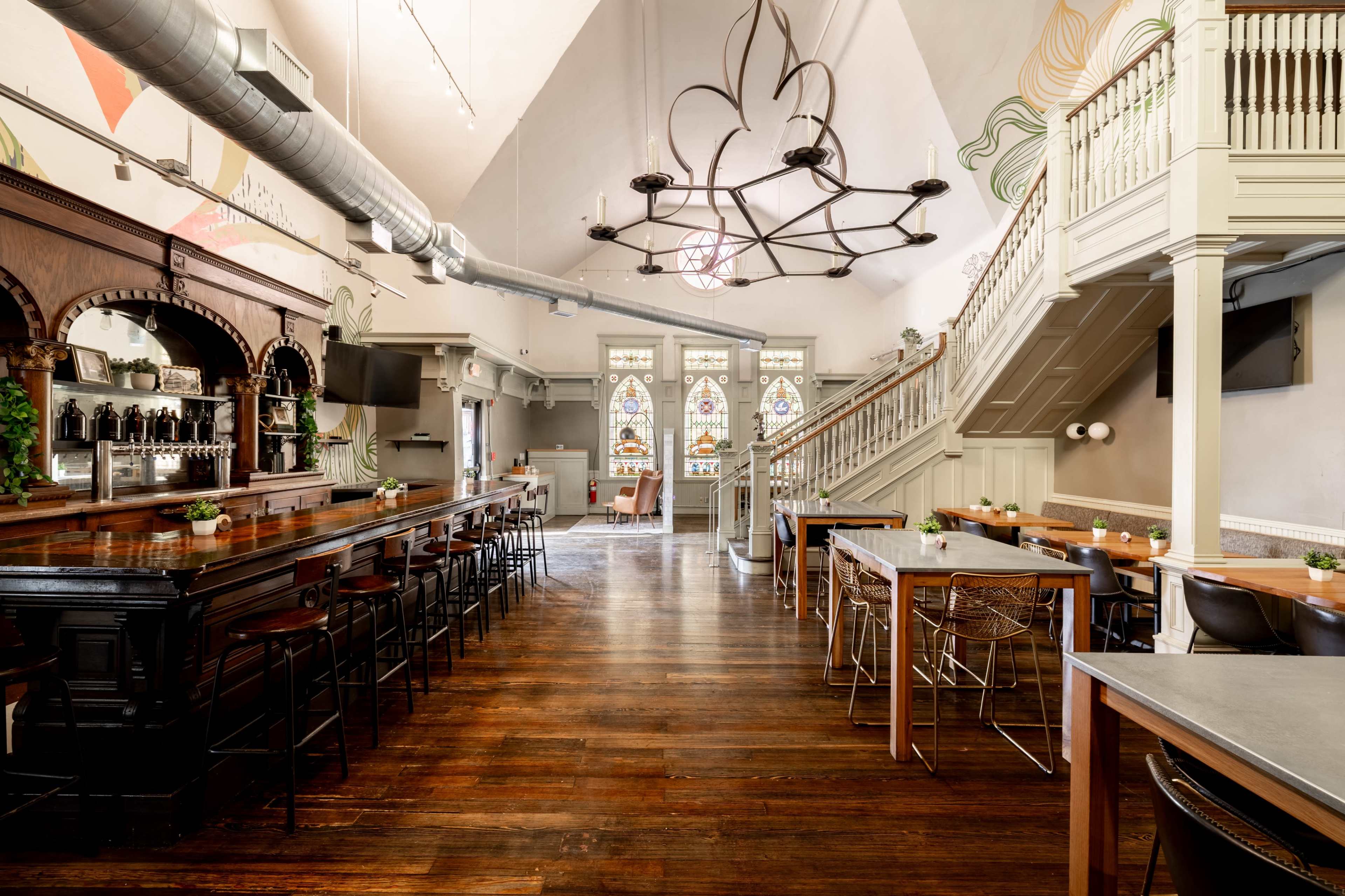 Upper Bar and 3 Season Patio Image in Zionsville, Zionsville, IN