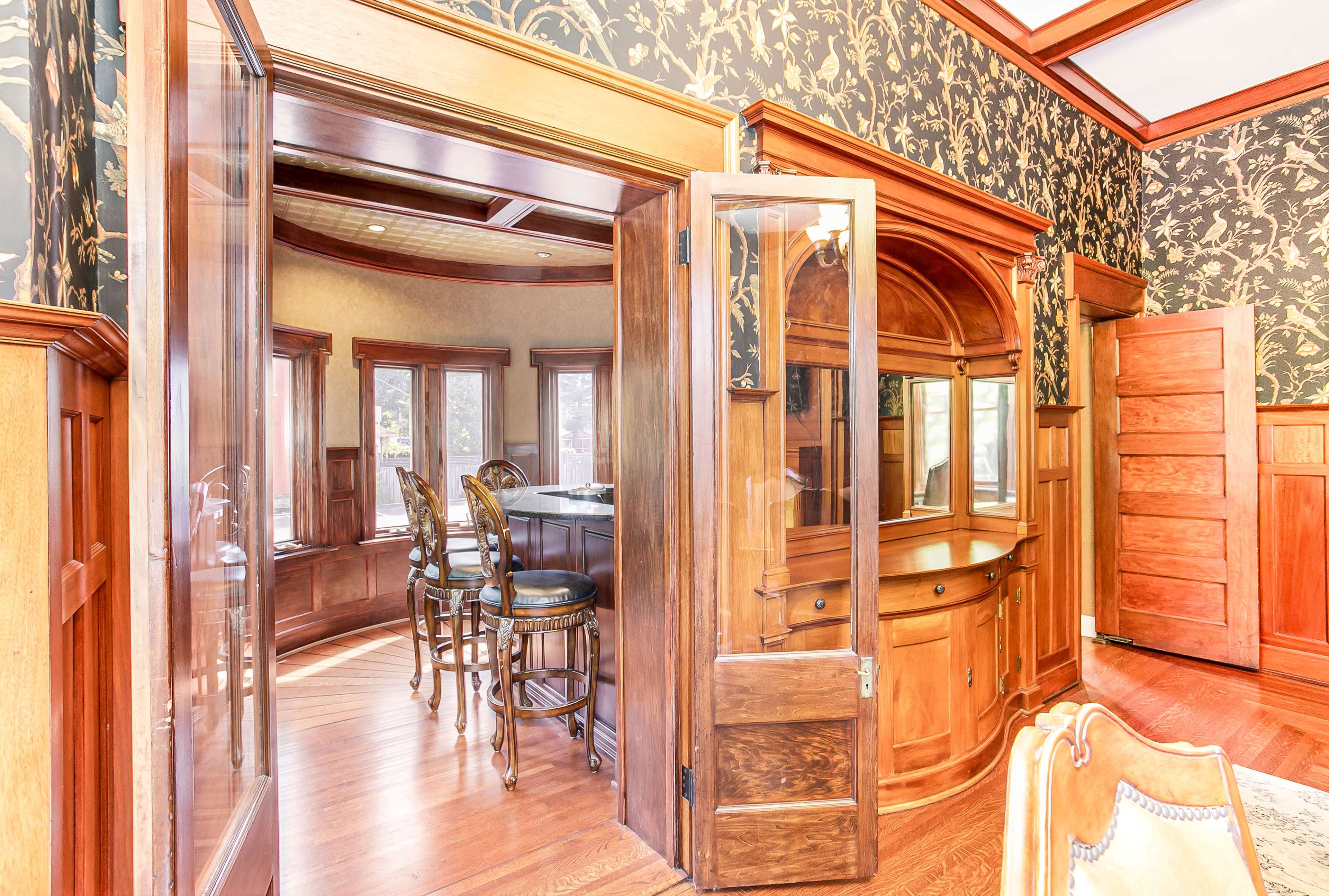 Historic Mansion, Heart of Newport. Image in Mansion Hill, Newport, KY