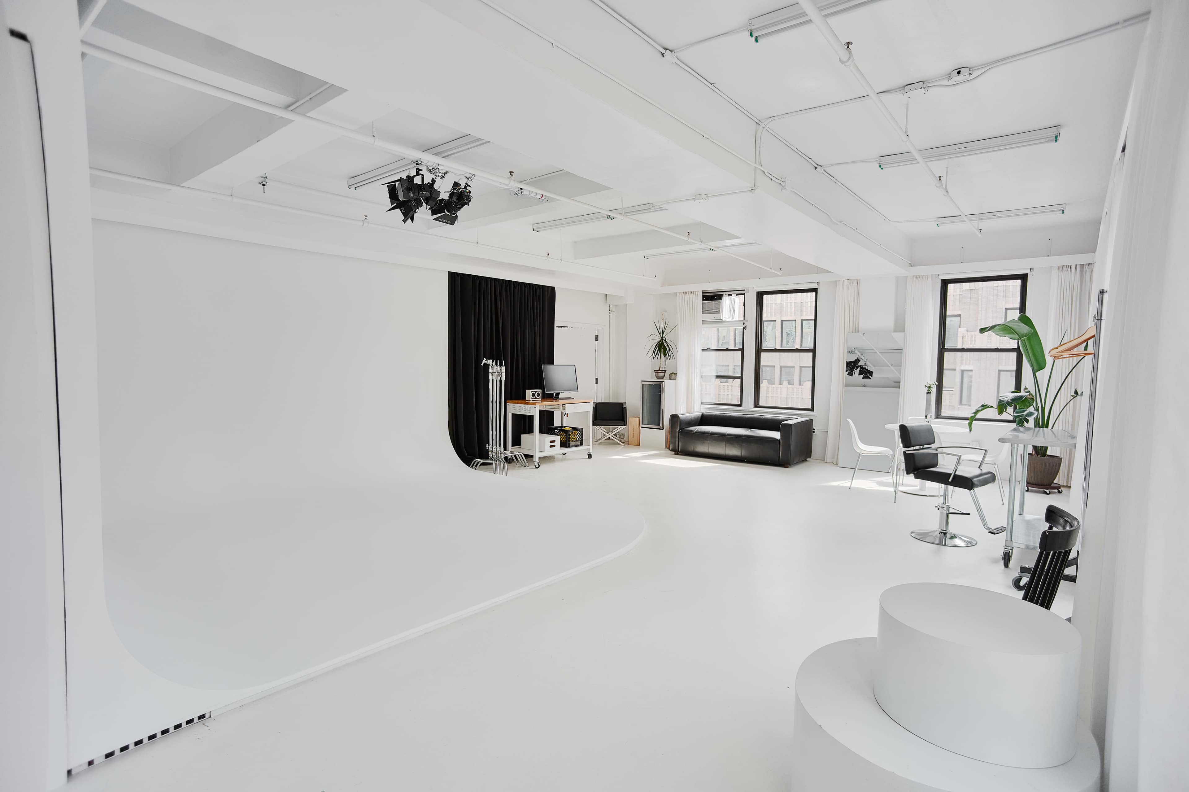 Midtown Fully-Equipped Daylight Cyclorama Studio Image in Midtown Manhattan, New York, NY