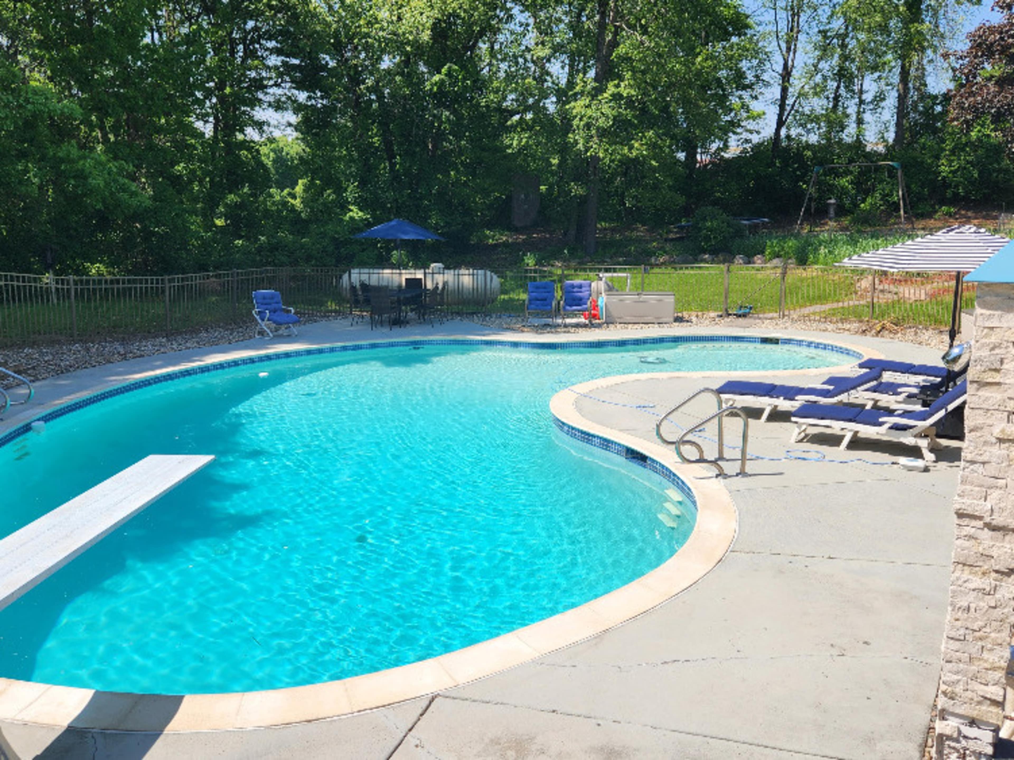 Pool rental,Pickleball and Trampolene