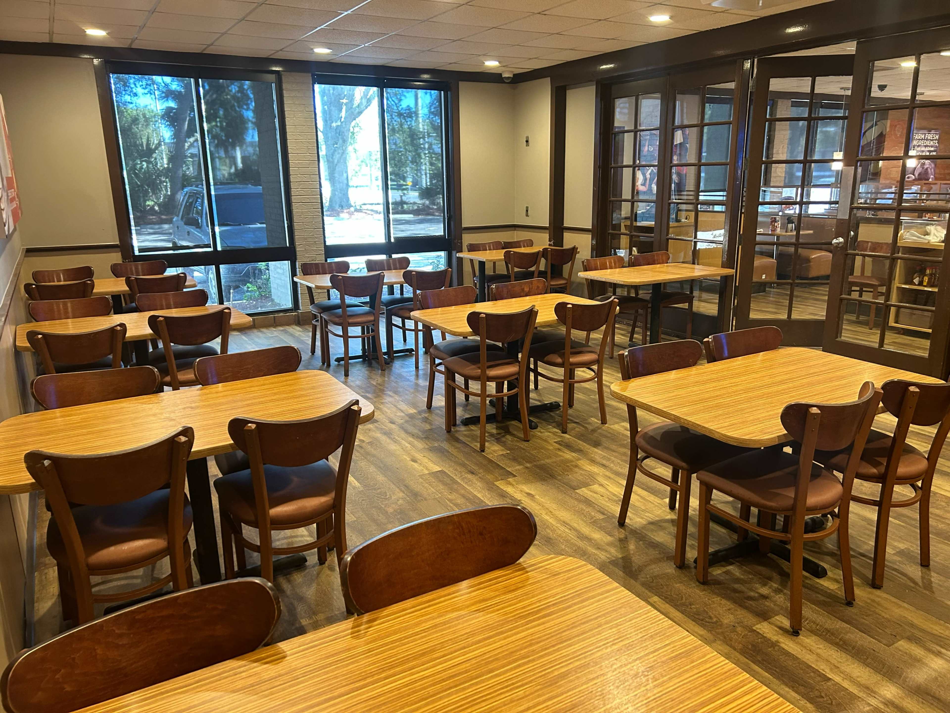 Private Meeting Room / Eventspace Image in Pinnacle Plaza, DeBary, FL