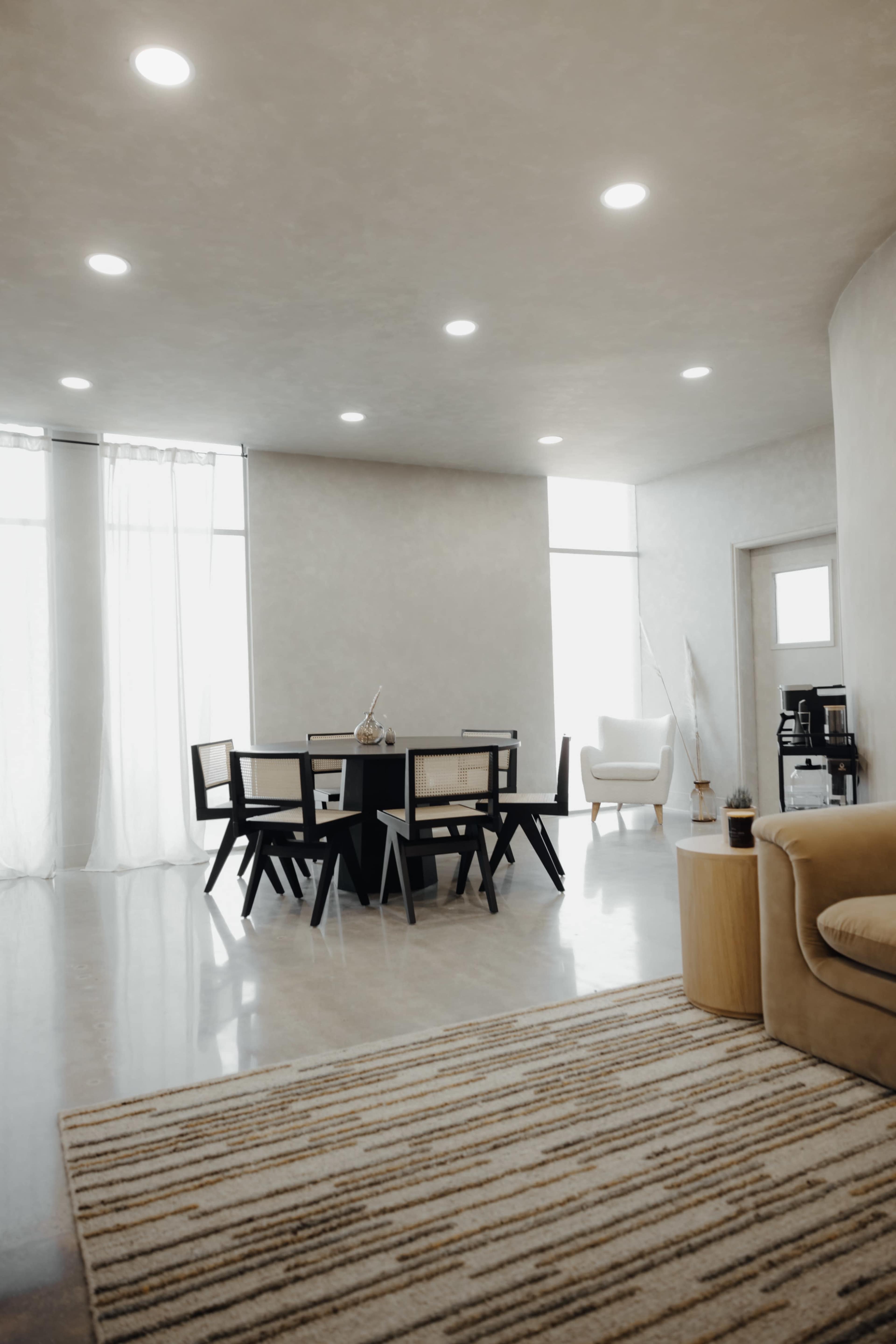 Neutral Organic Office Lounge Image in Whittier, Whittier, CA