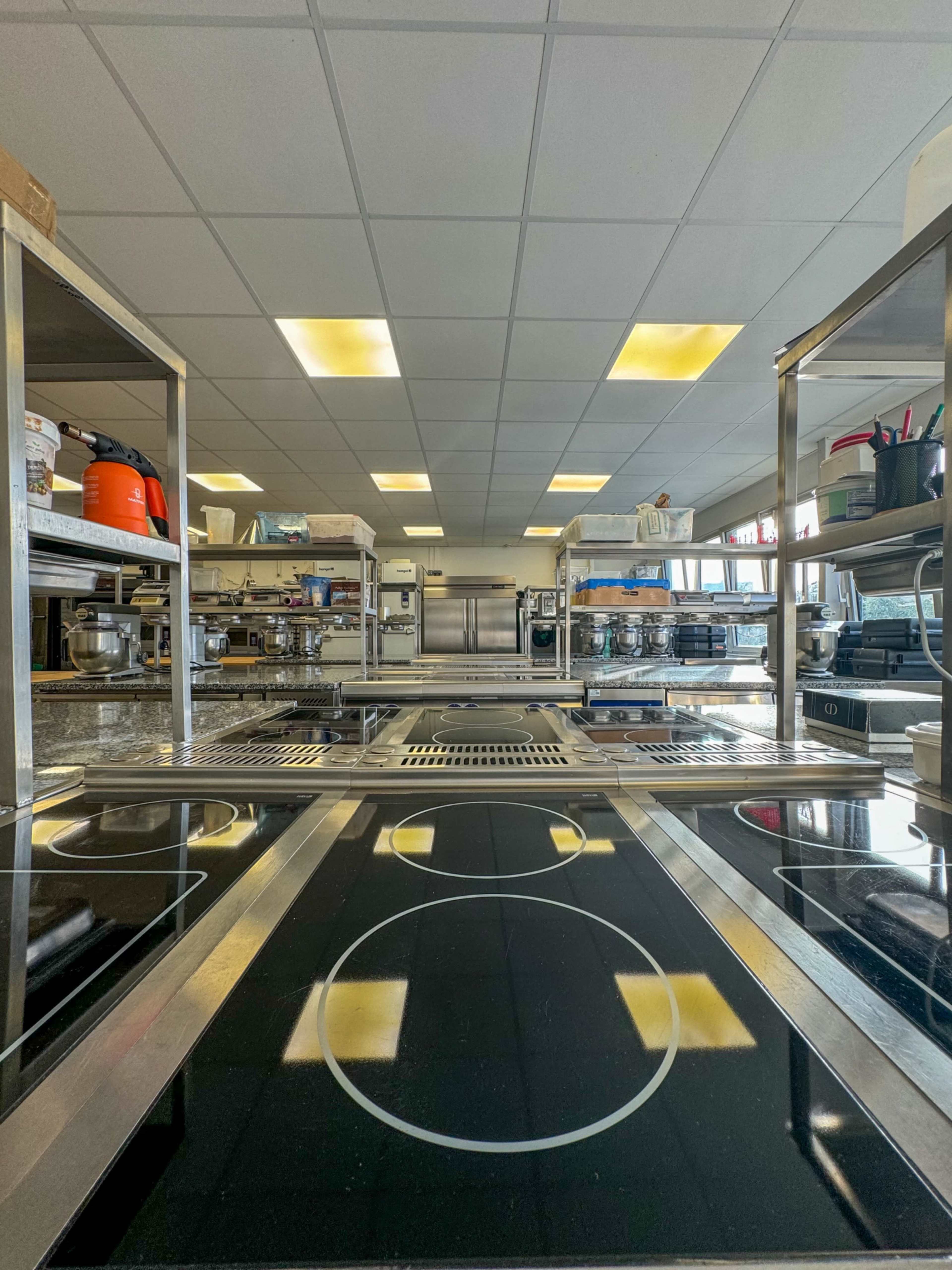 laboratoires profesionnels au coeur de paris 18 ème Image in , Les Pavillons-sous-Bois