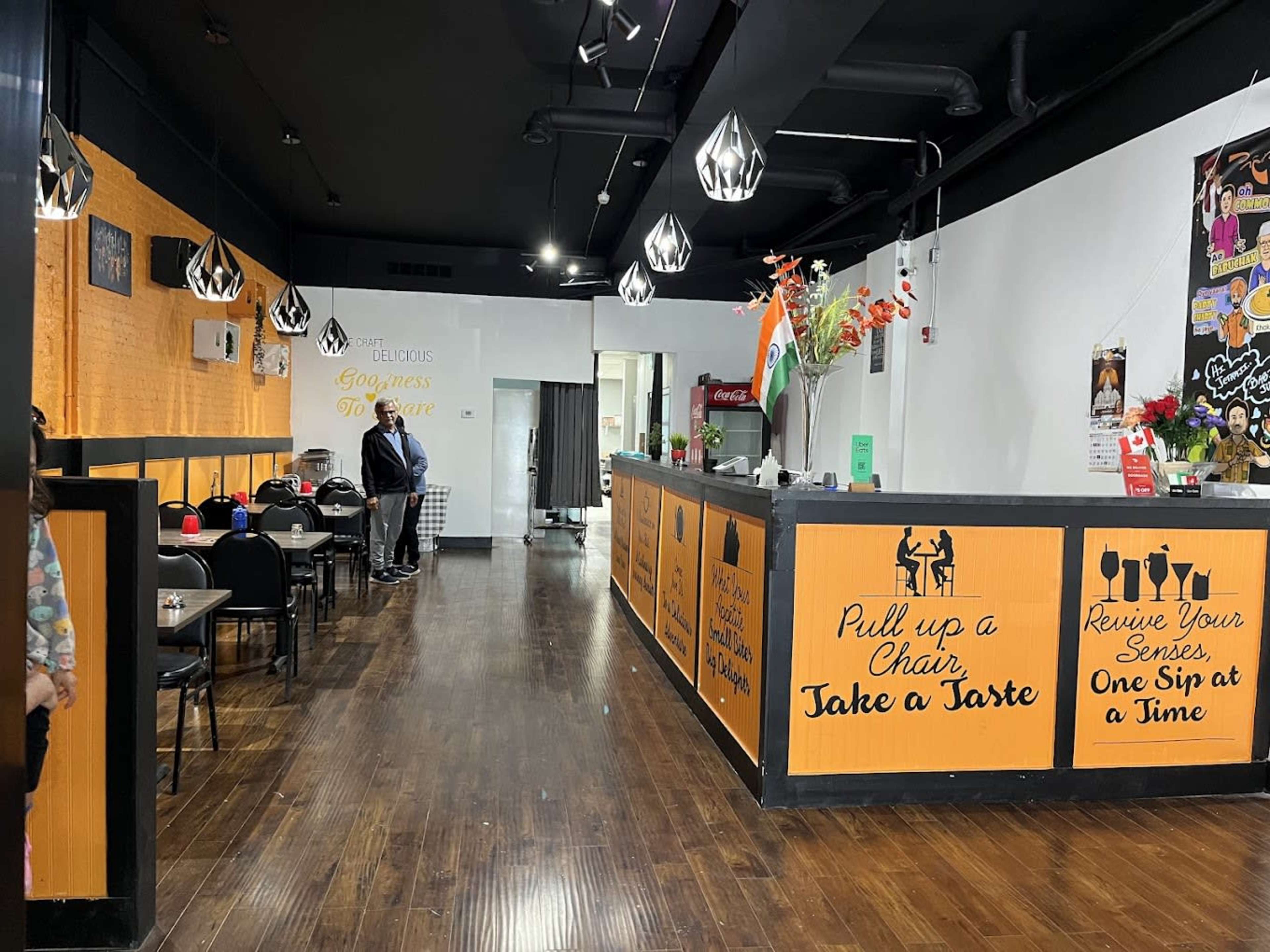 Downtown London Restaurant with Over 15 plus seating capacity. Image in Central London, London, ON