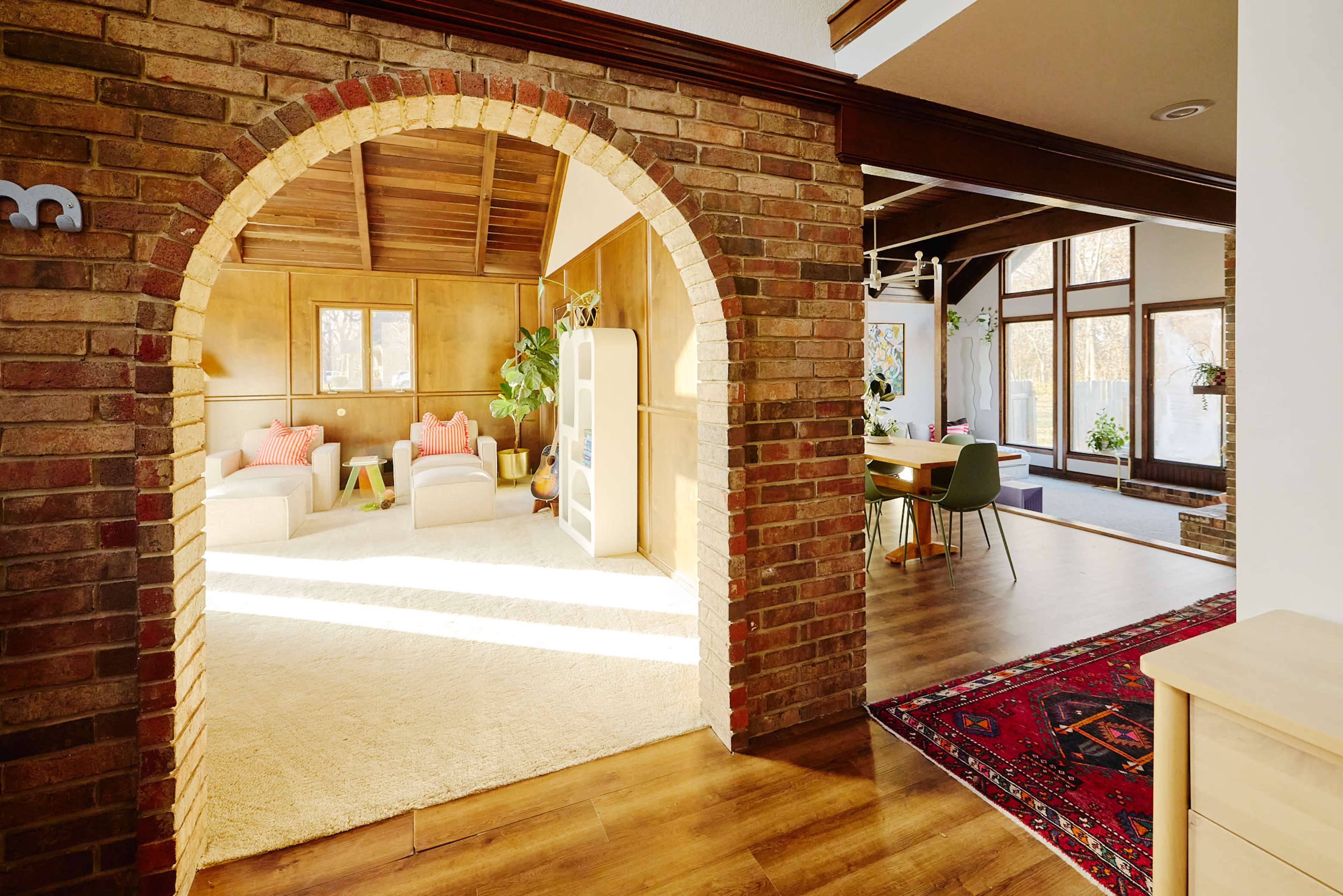 World Cup Luxury! Mid Century Home/Salt Water Pool Image in Highview Estates, Kansas City, MO