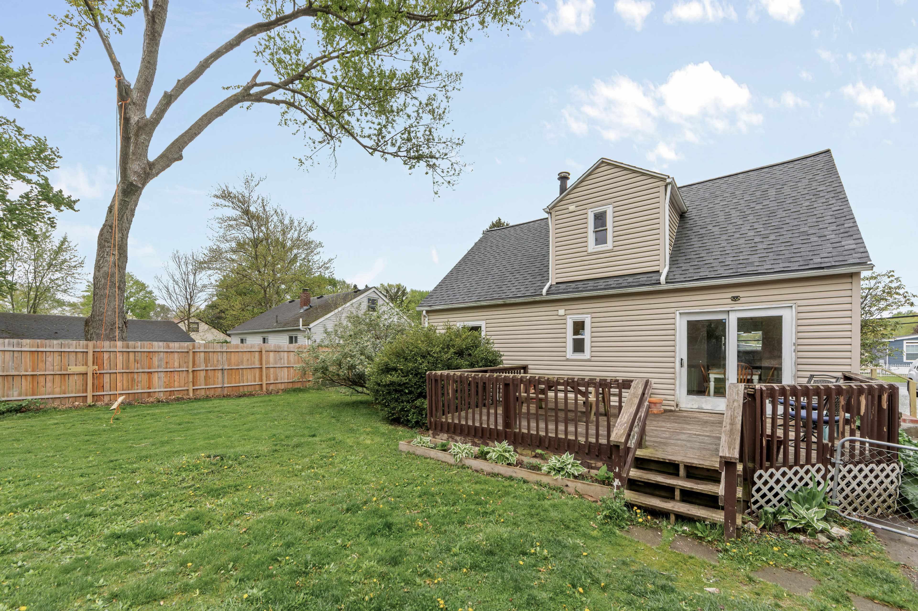 Smart TV | Stocked Kitchen | Minimalist Image in Springfield Township, Akron, OH