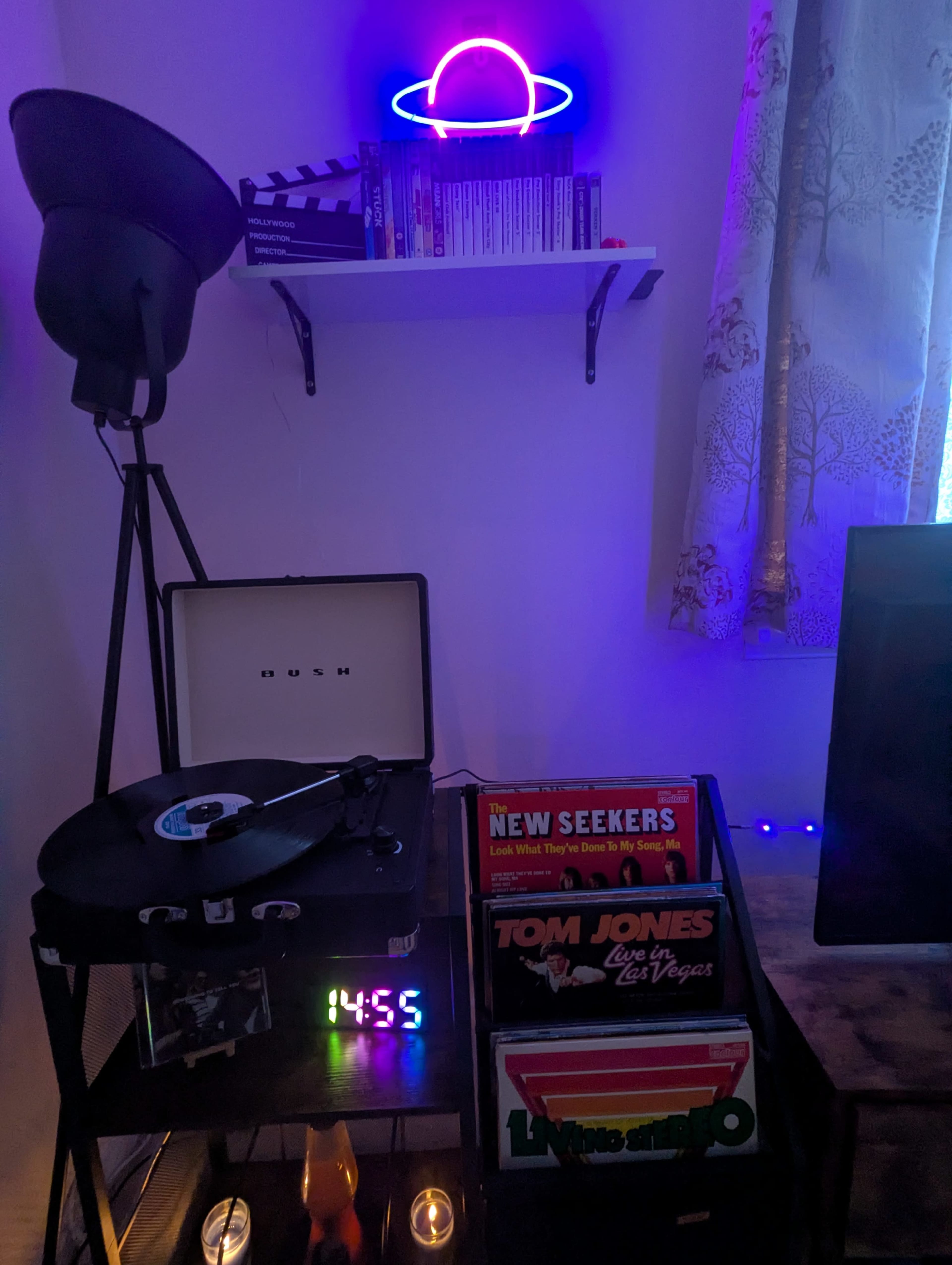 Cosy Home Photography/Videography Studio with Backdrops & Lighting Image in Lee, London, ENG