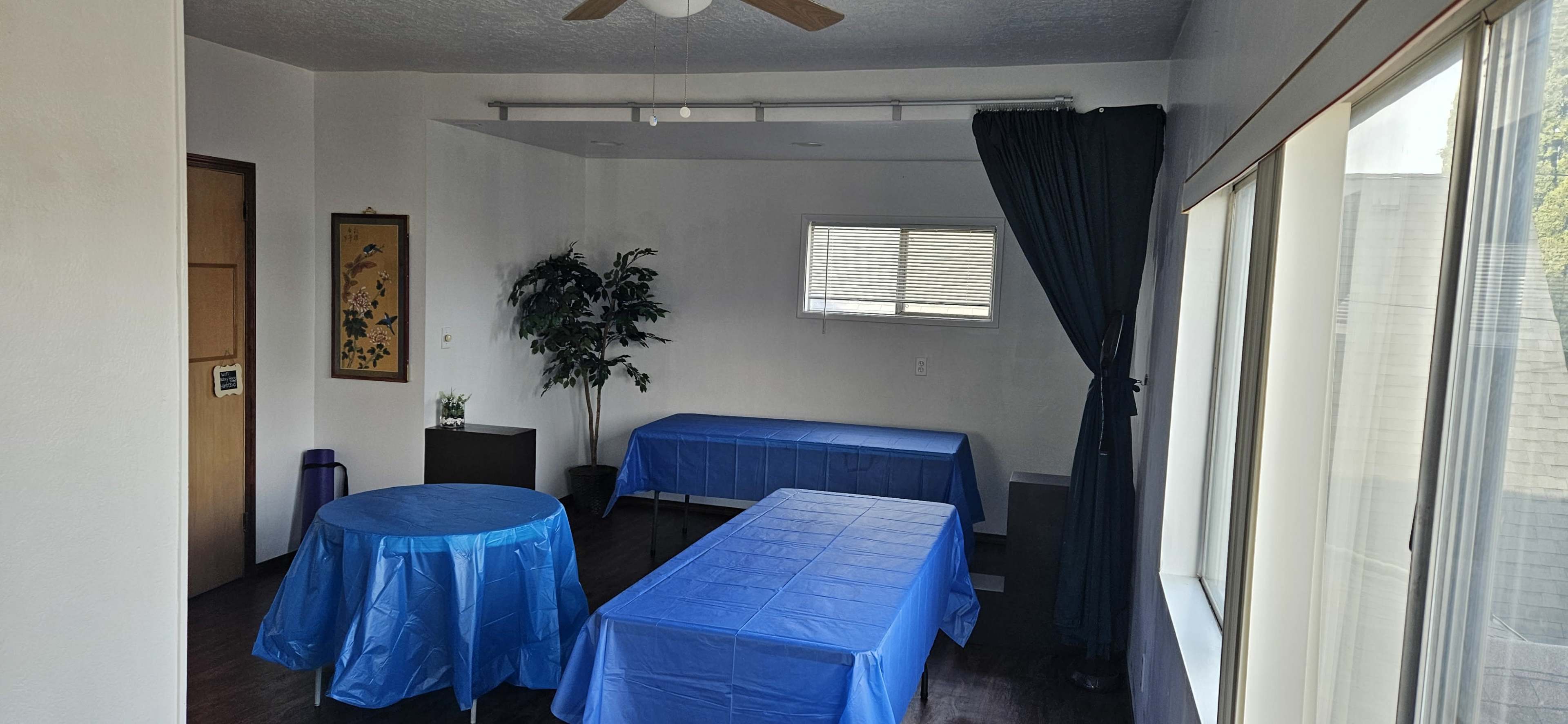 Upstairs 500 sq ft urban space with bathroom in SE Hawthorne Historic District Image in Richmond, Portland, CA