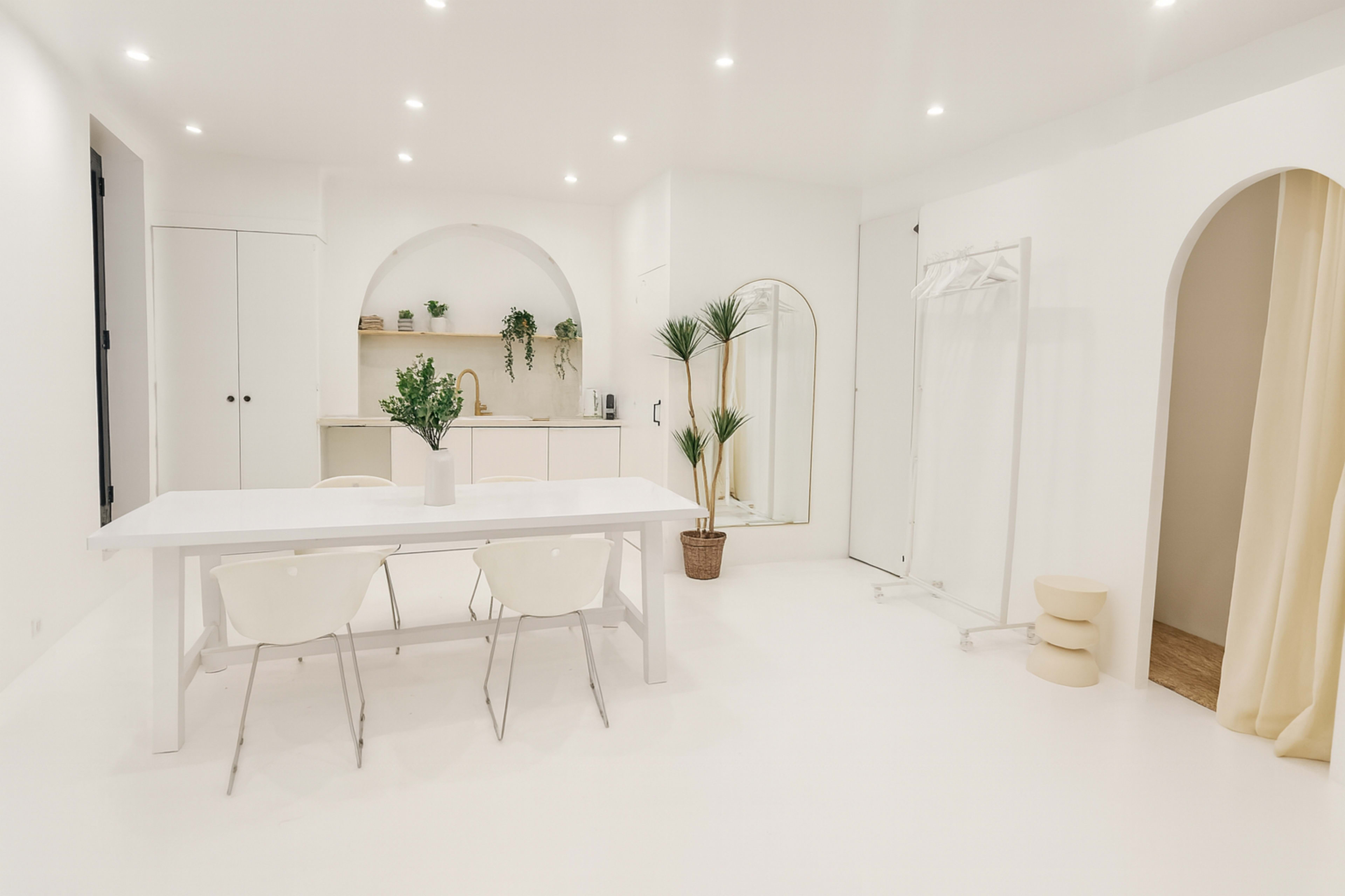 grand studio de production premium, moderne et fonctionnel Image in Saint-Fargeau, Paris