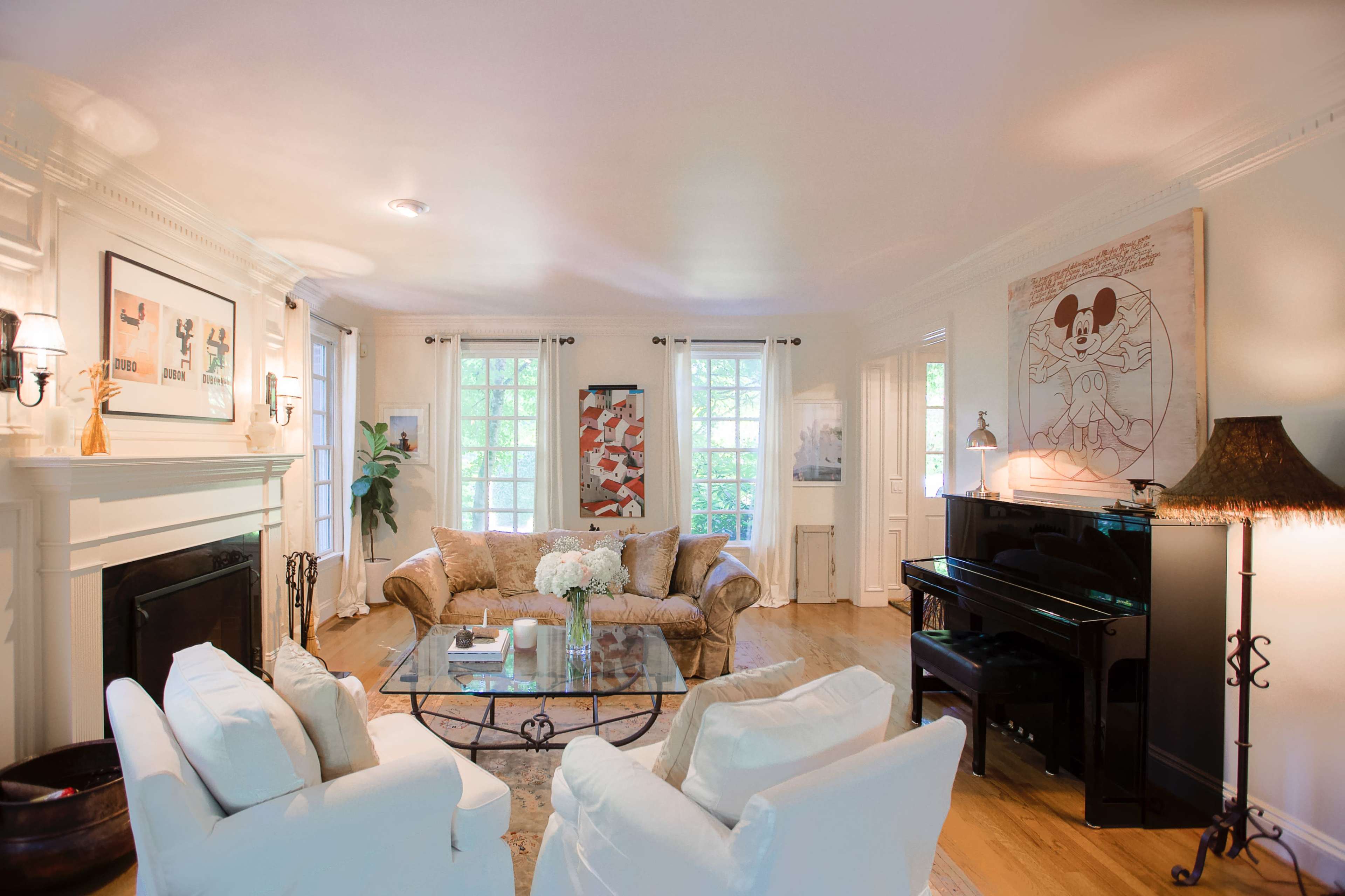 Elegant Large Home with Lots of Options - Bright and Dark Rooms and Outdoor Spaces Image in Forest Highlands, Portland, OR
