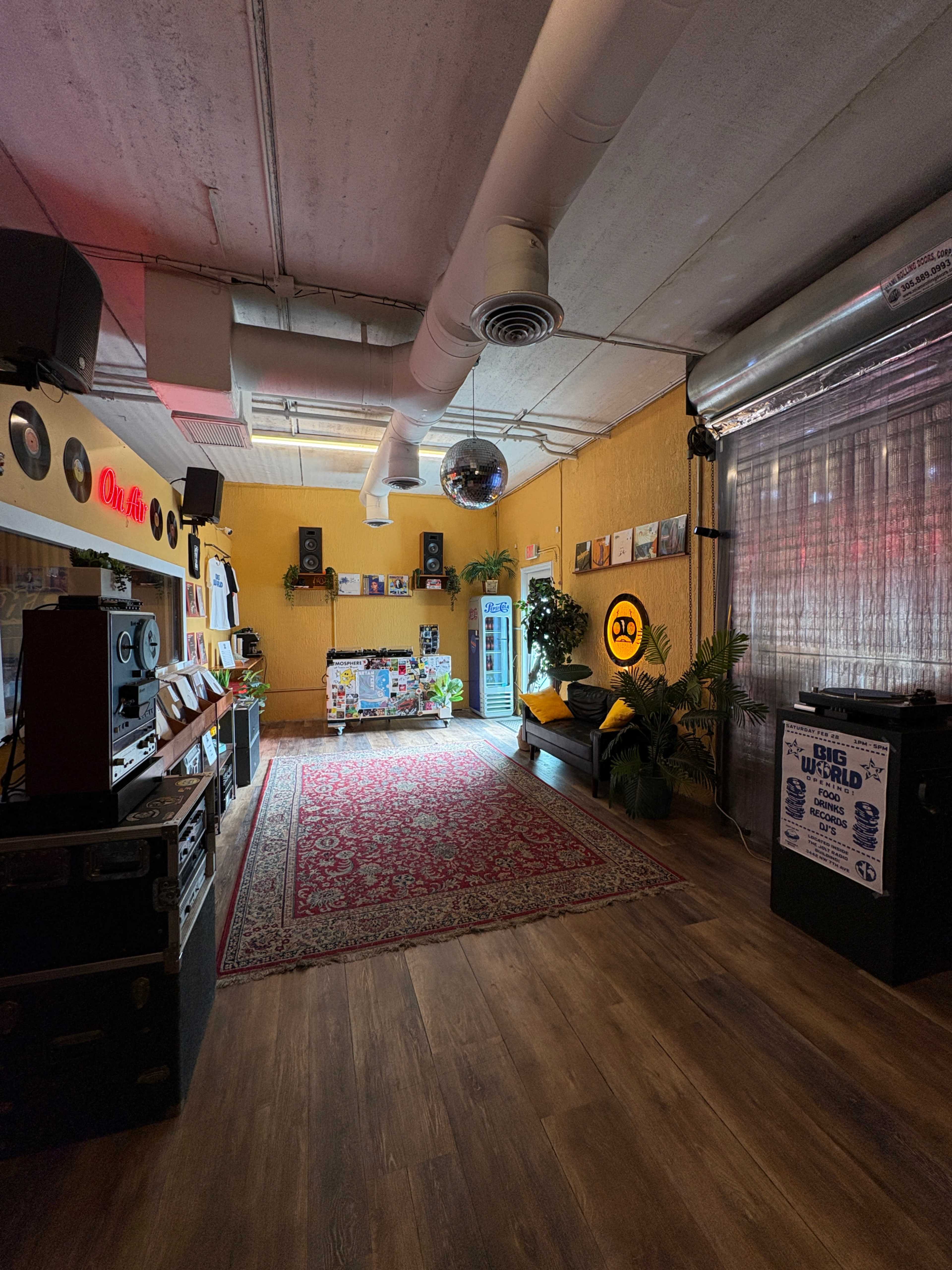 A Radio Station, Recording Studio and Event Space all in one Bild in Allapattah, Miami, FL