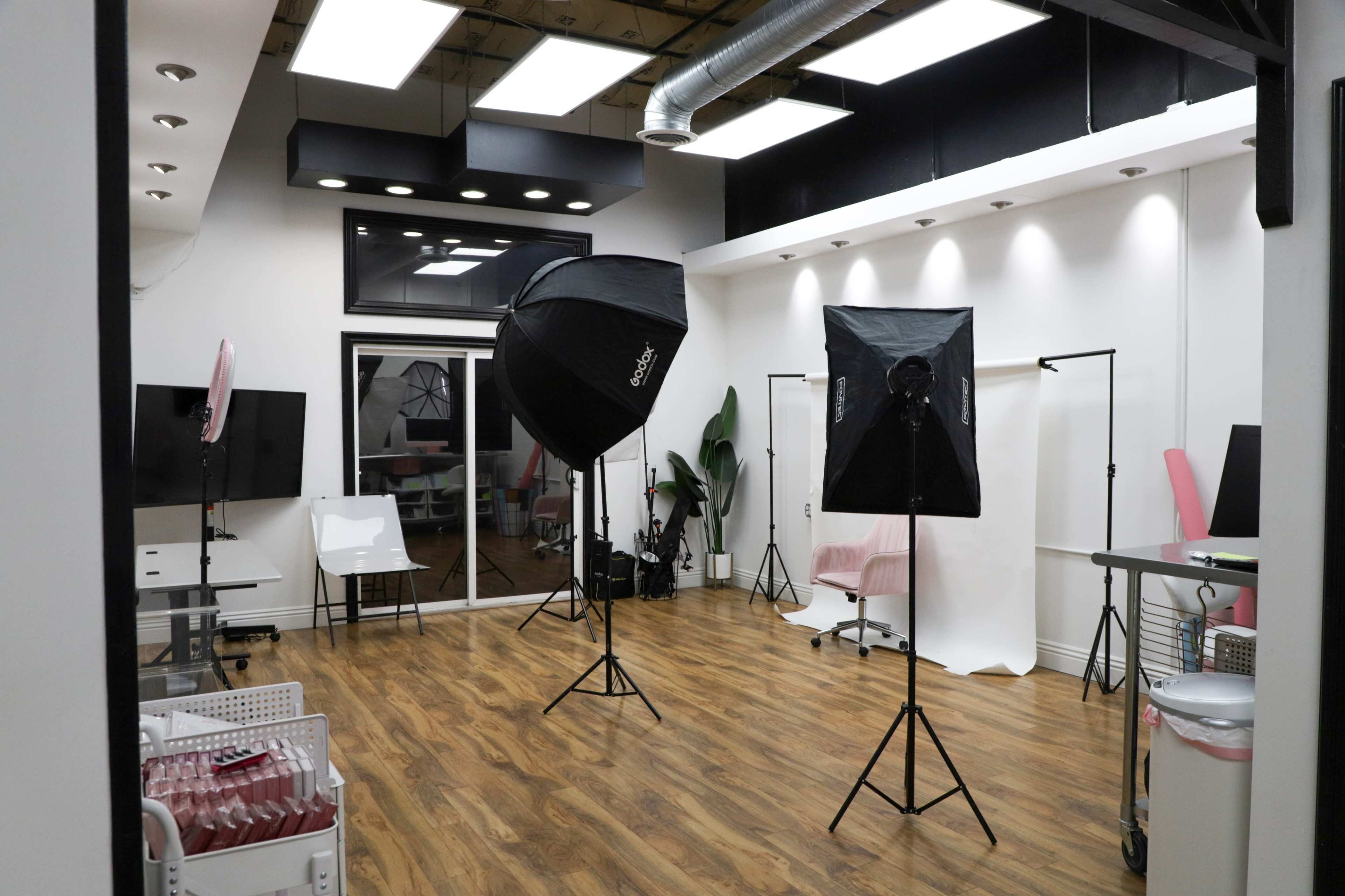 Chic Creative Studio for Photo, Video, Podcast & Events Image in Aliso Viejo, Aliso Viejo, CA