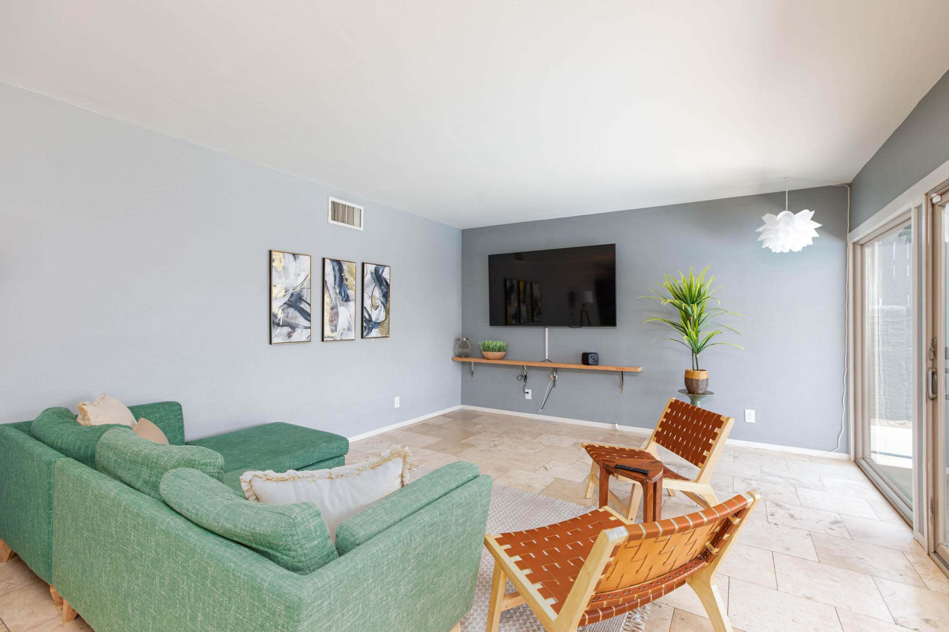 Mid Century Pool House Centrally Located Image in Paradise, las vegas, NV