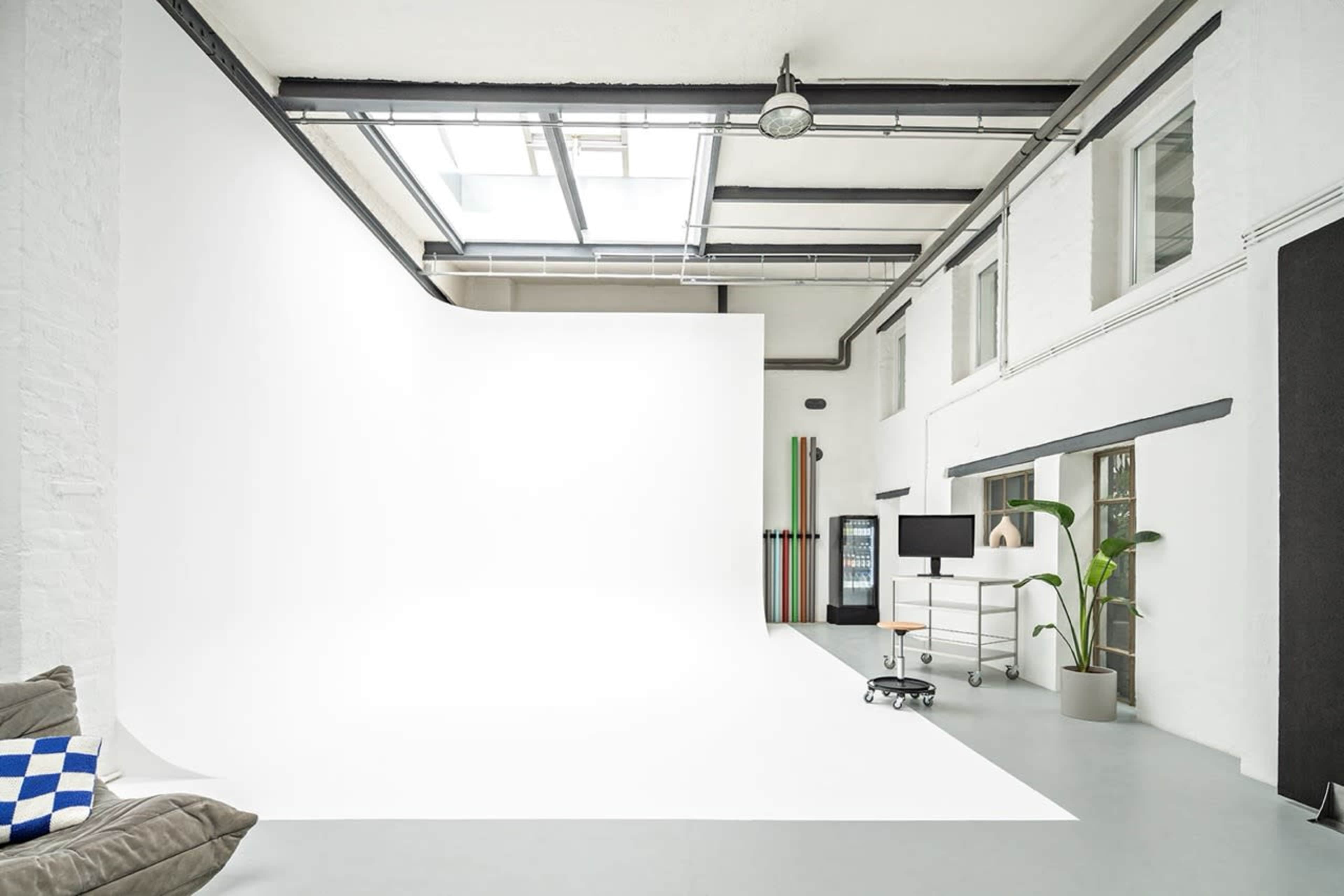 Tageslichtstudio mit Hohlkehle in Köln Image in Bayenthal, Köln