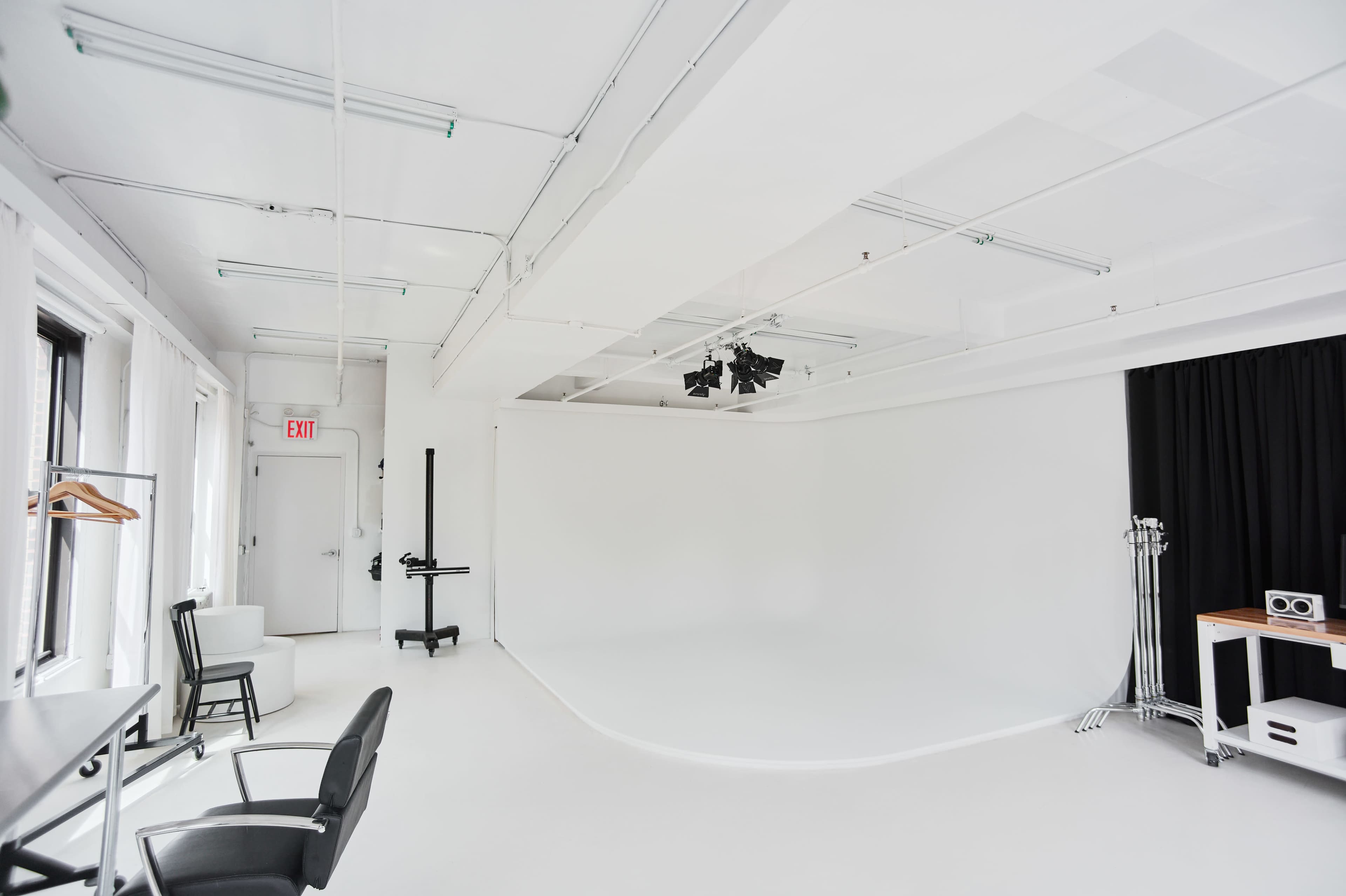 Midtown Fully-Equipped Daylight Cyclorama Studio Image in Midtown Manhattan, New York, NY