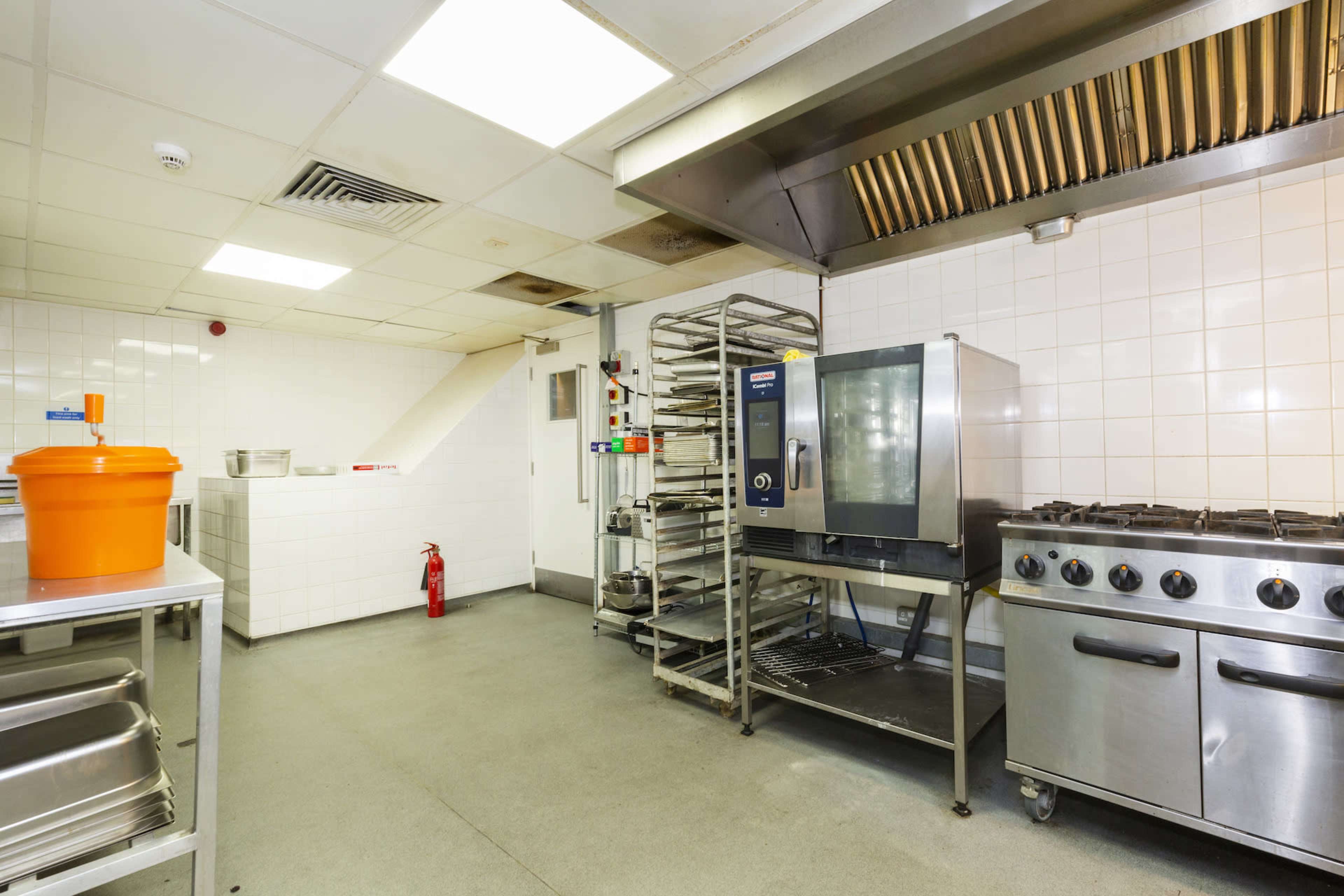 Restaurant & Bar with Kitchen Image in London, London, ENG