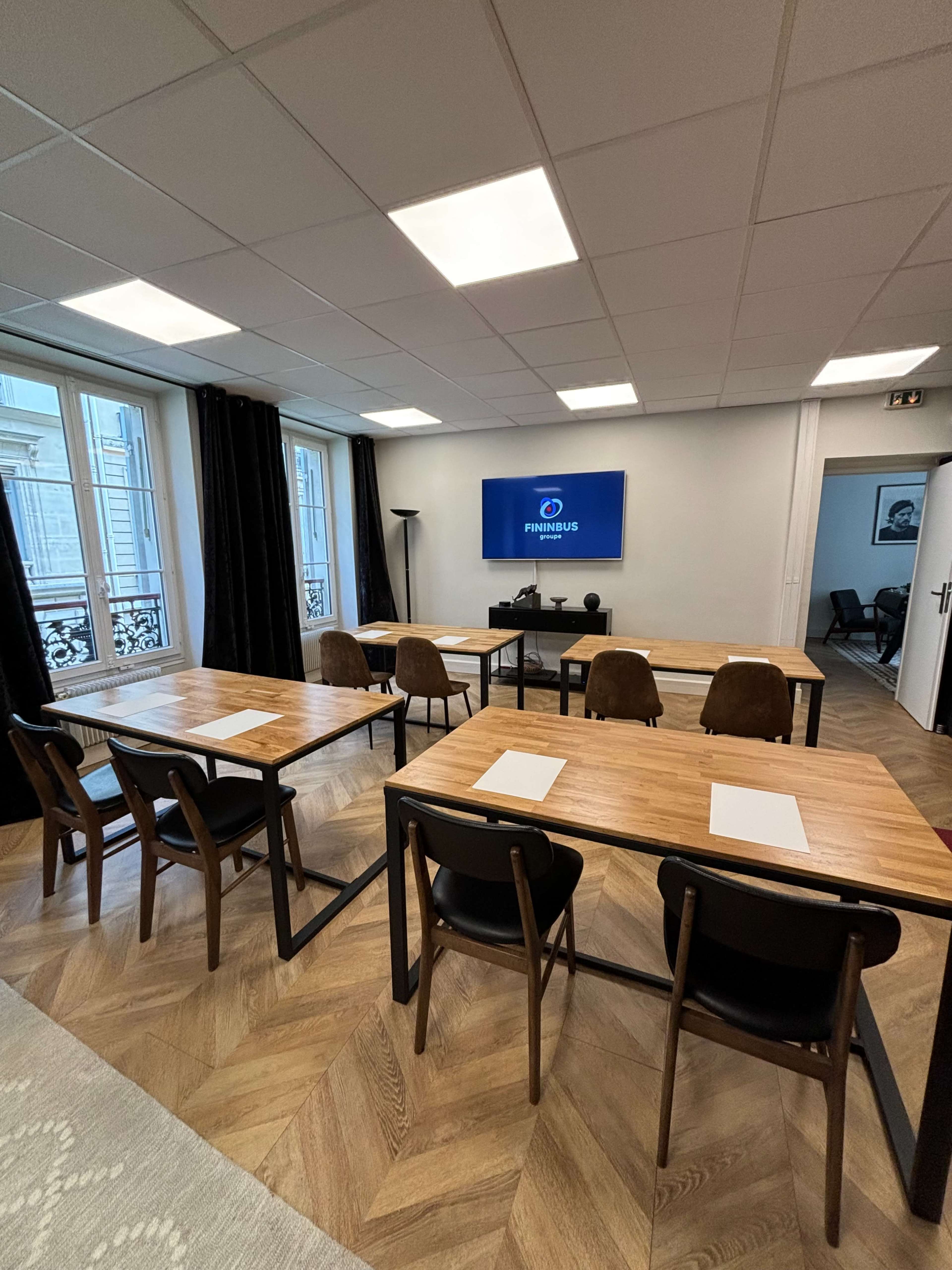 Salle de réunion, formation et bureaux Trinité d'Estienne d'Orves Image dans New Athens, PARIS, 