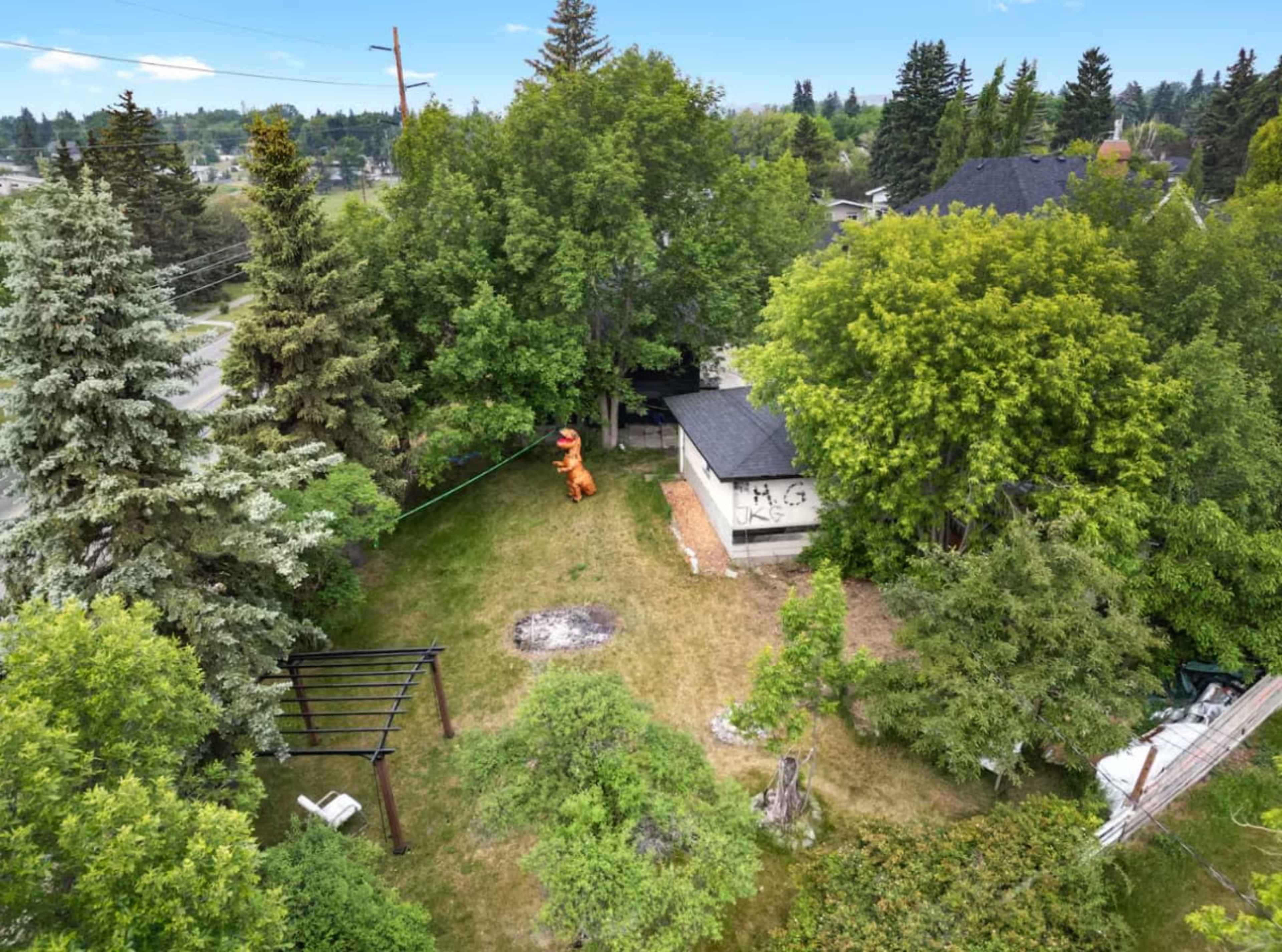 Cozy Calgary Retreat on 1/3 Acre – Stylish, Relaxing, and Full of Character Image in Northwest Calgary, Calgary, AB