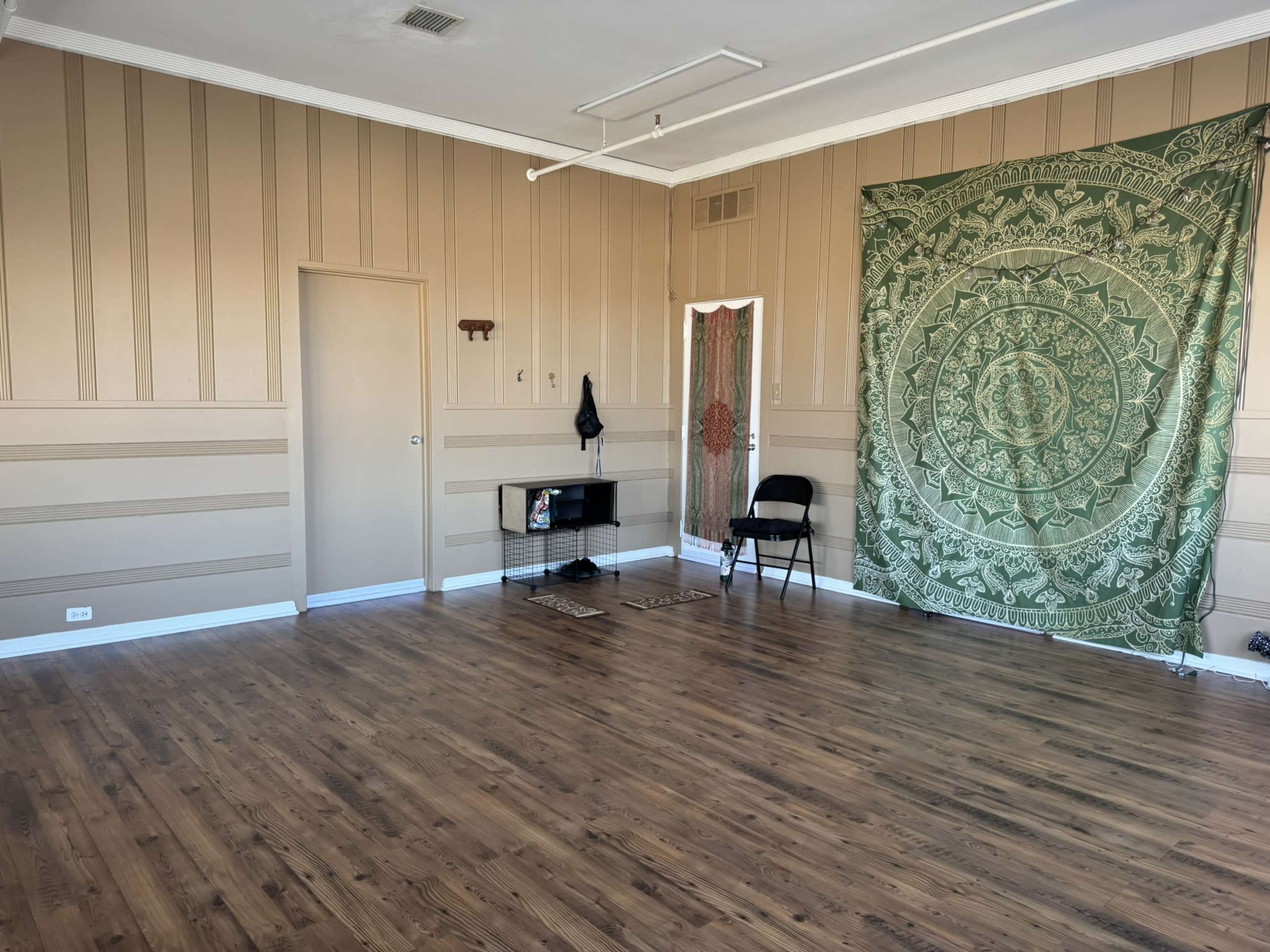 Studio with lots of natural daylight Image in Overland, Denver, CO