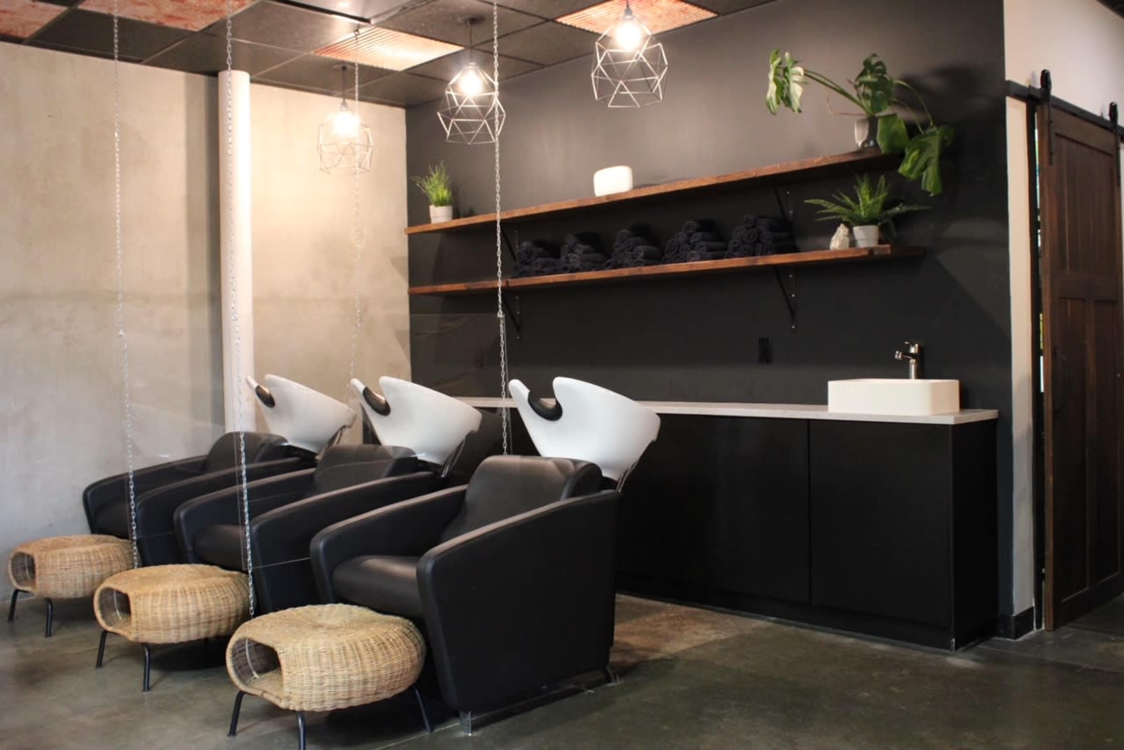 Modern, Industrial chic, studio Image in Cloverdale, SURREY, BC