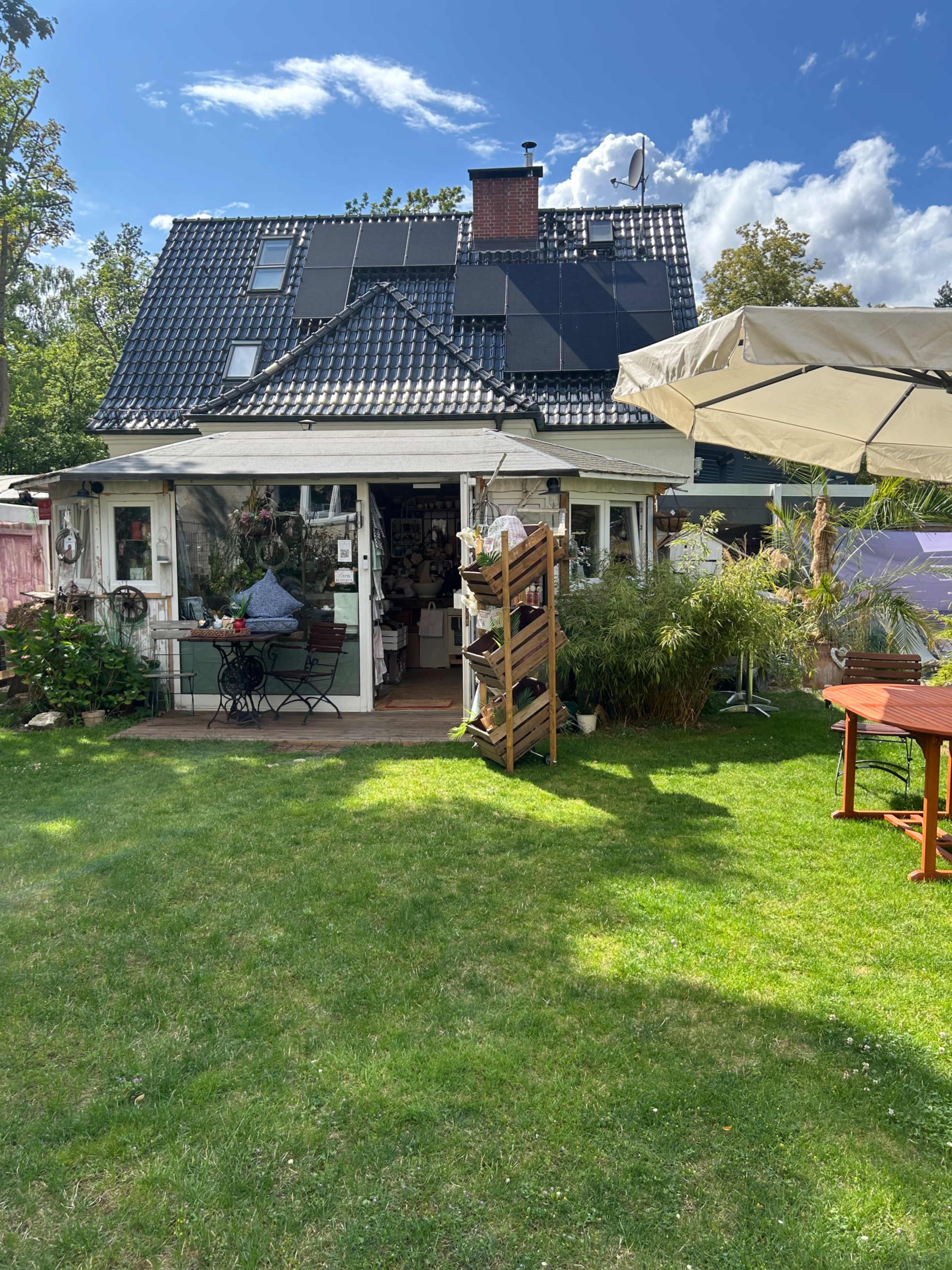 Geheimer Garten mit kleinem GeschenkeLaden, kleinem Shop am Stadtrand Image in Heiligensee, Berlin, 
