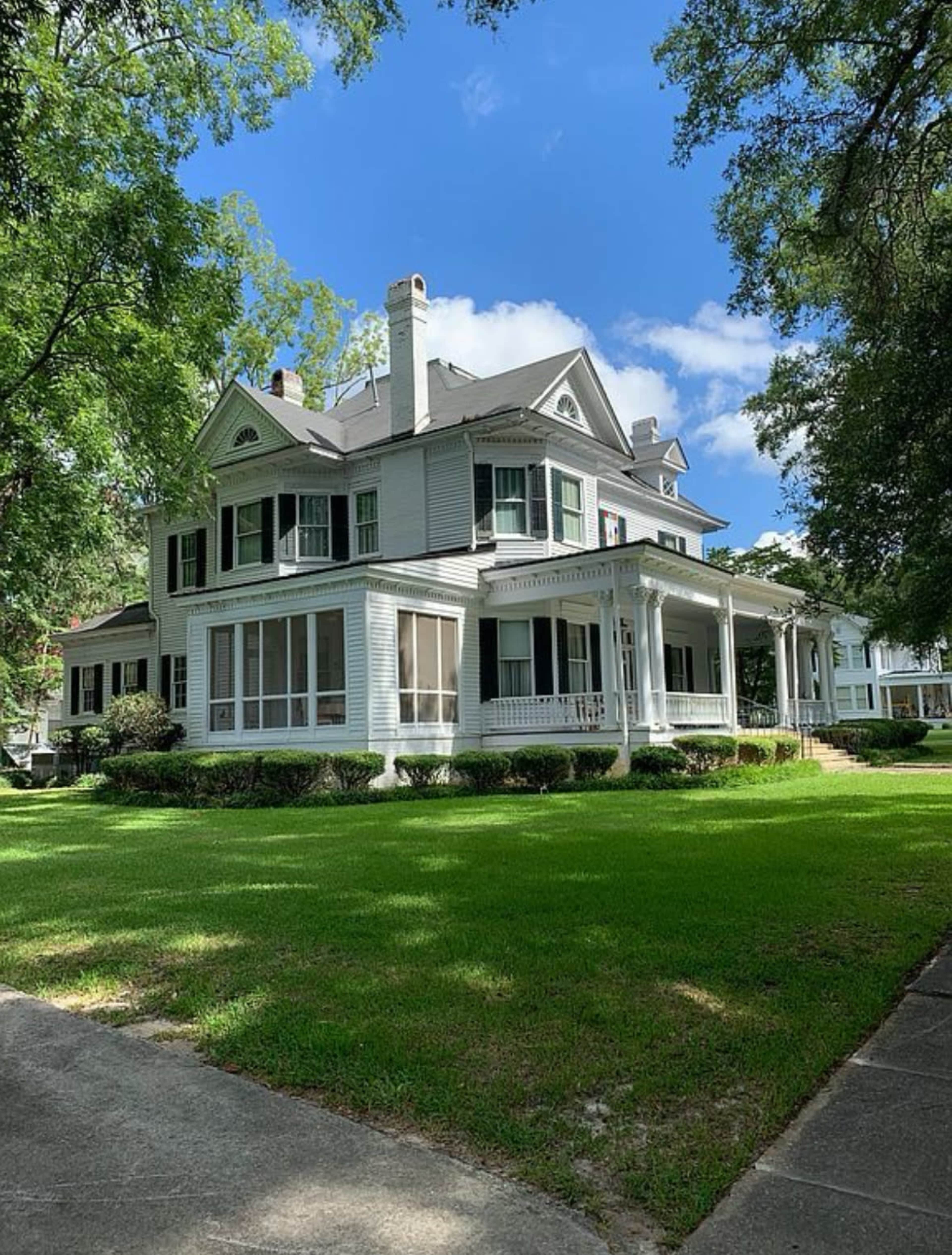 Bold Victorian Mansion in Charming Small Town Image in Montezuma, Montezuma, GA