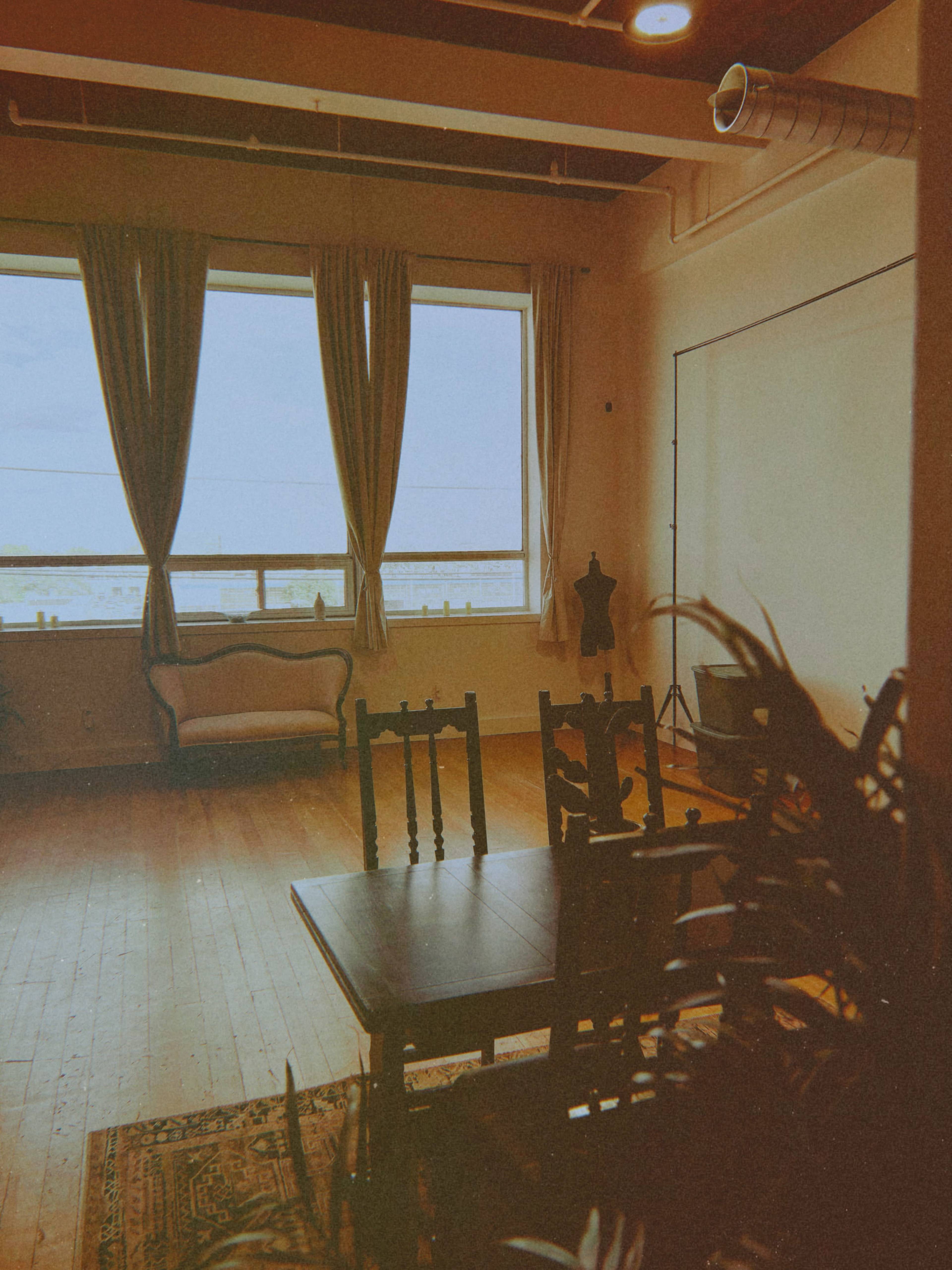 Boutique Daylight Studio with Cozy Atmosphere Image in South Riverdale, Toronto, ON