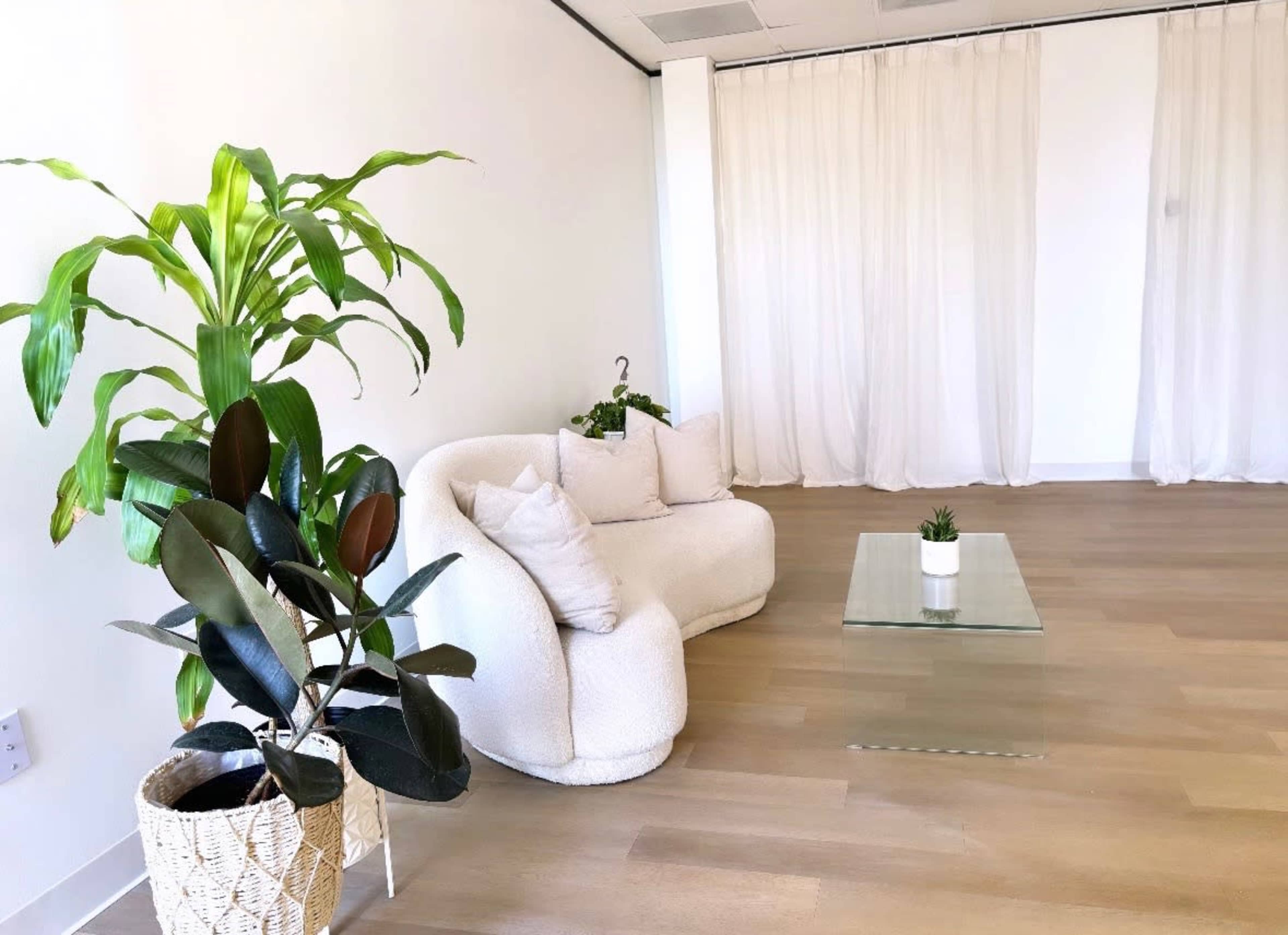 Galleria studio with Natural Lighting Image in Greenway / Upper Kirby Area, Houston, TX