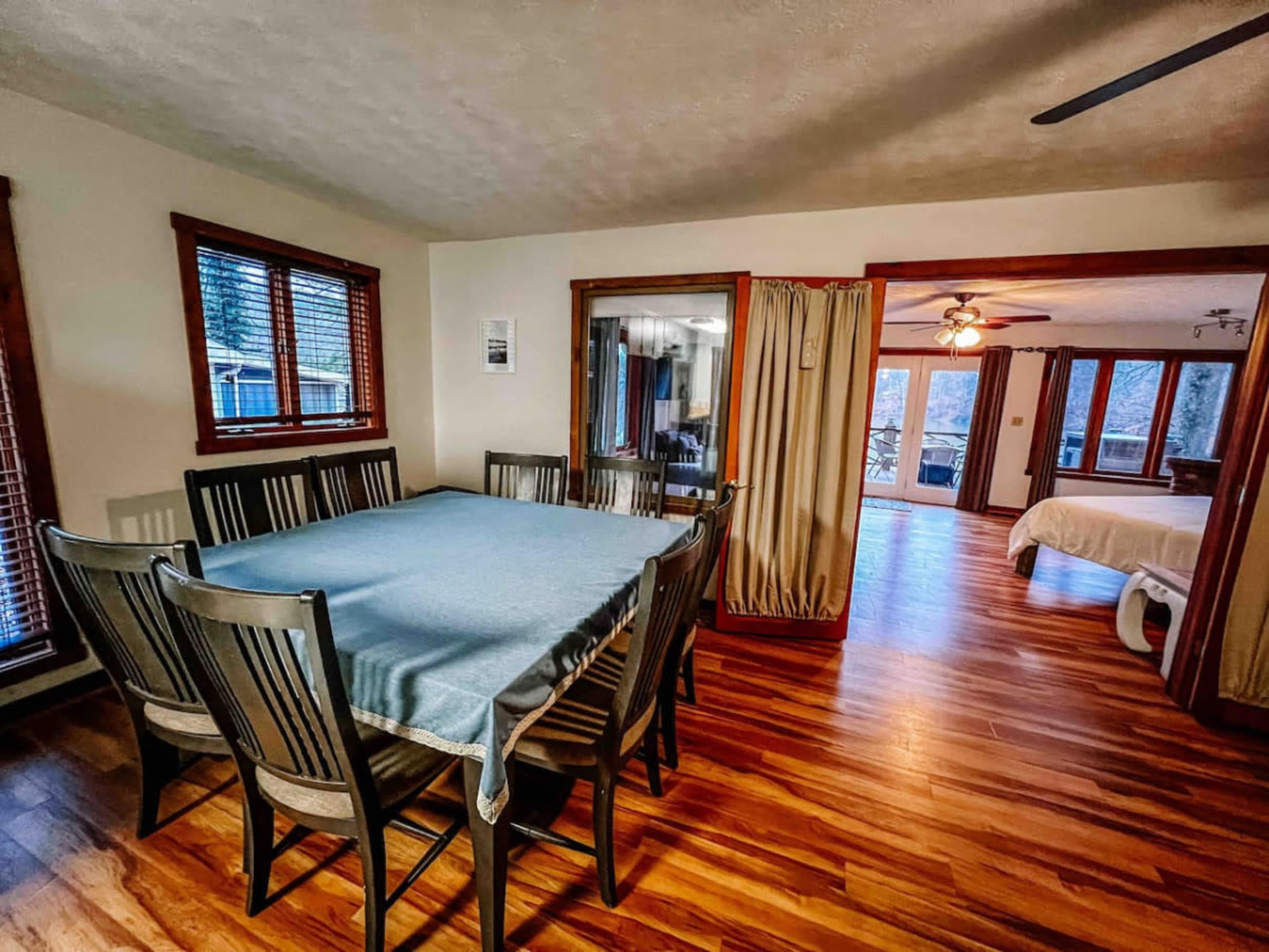 Lakefront. Hot tub. Amazing views. 35 min to Indy Image in Jefferson Township, Martinsville, IN