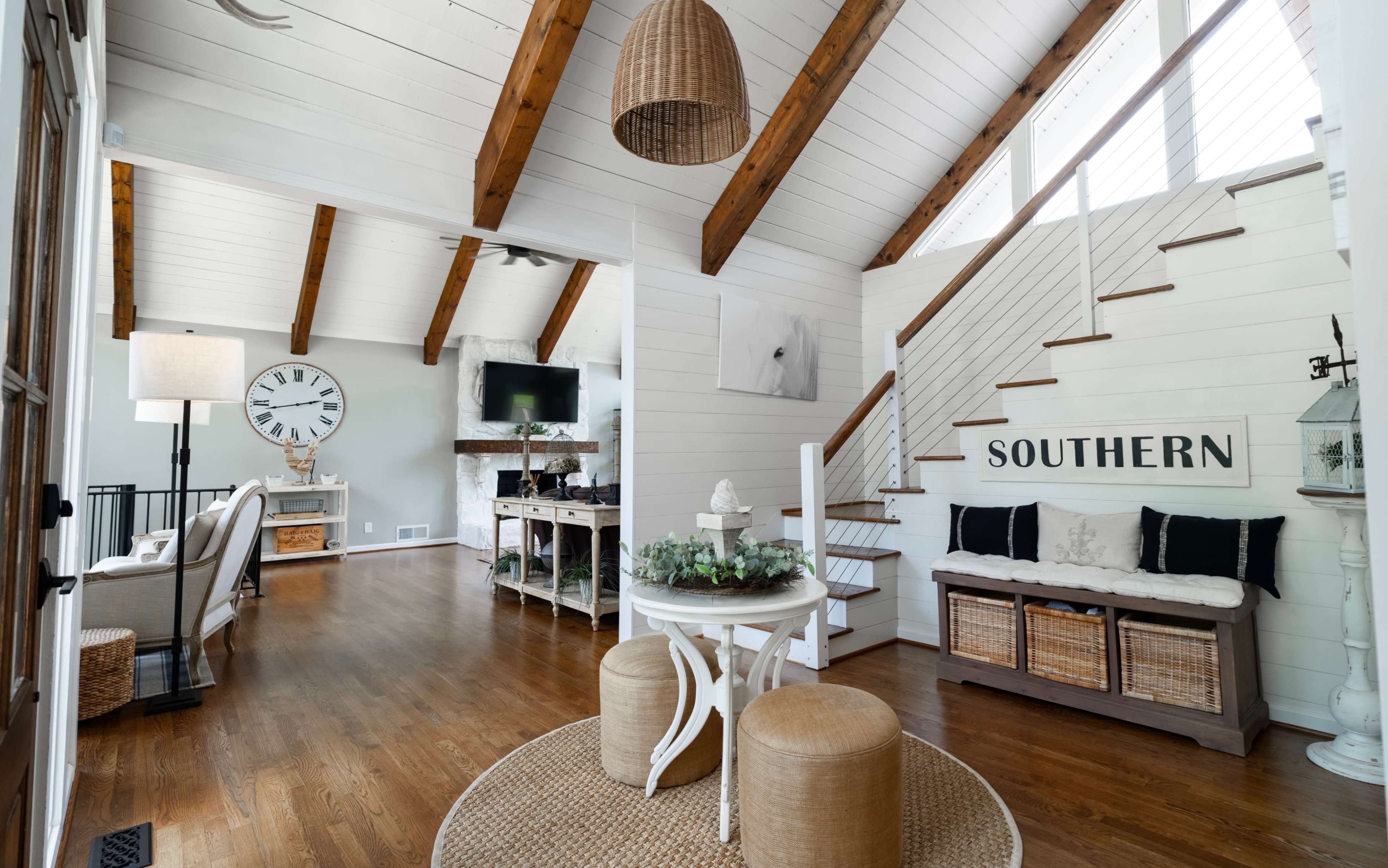 New Modern Farmhouse with mountain views, new Pickle Ball court, Princess Carriage, original old barn, new blank canvas large barn and amazing tiered wooden decks Image in , Cleveland, GA