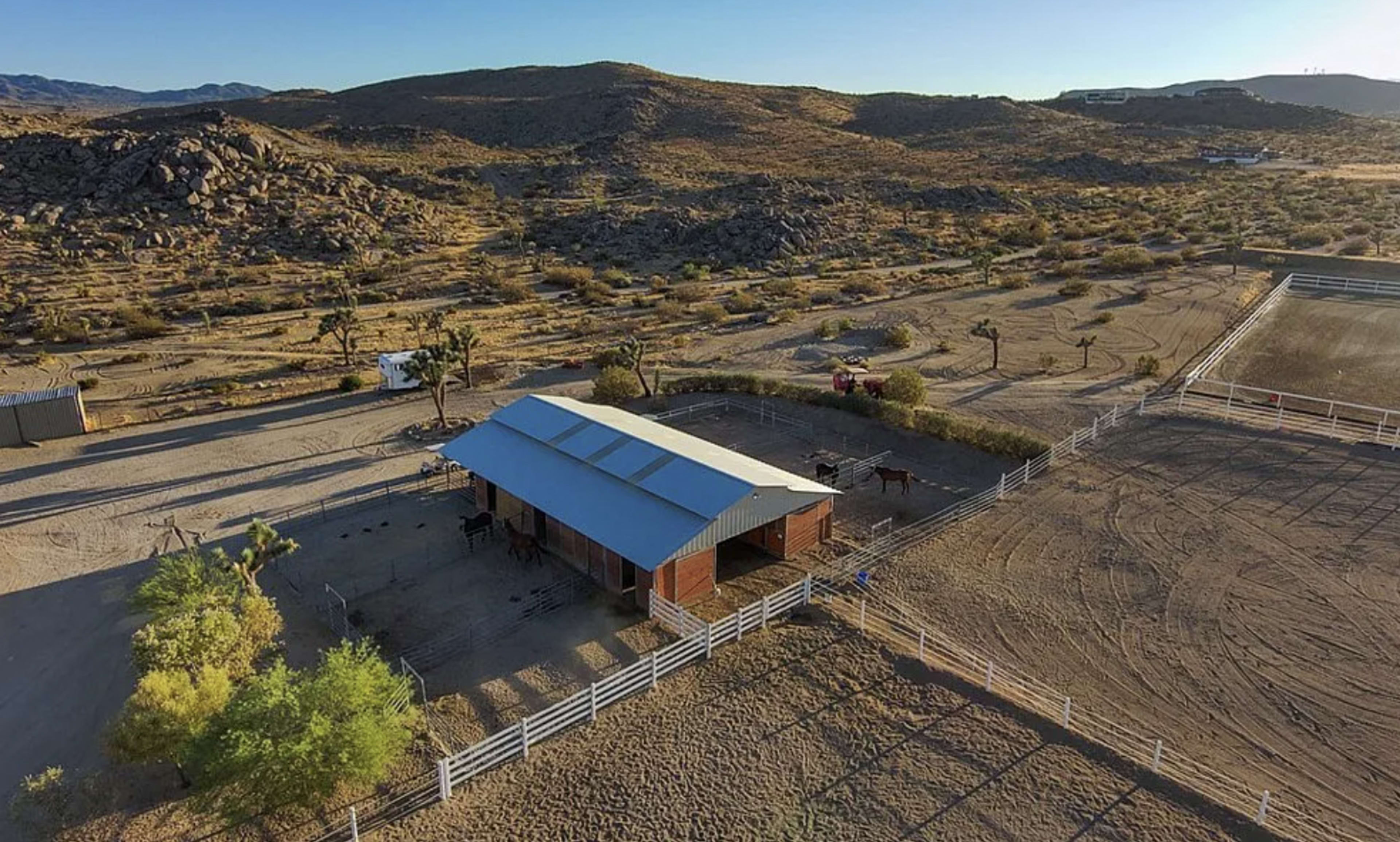 10 Acre Ranch with a Boulders, Joshua Trees Stables Image in Yucca Valley, Yucca Valley, CA